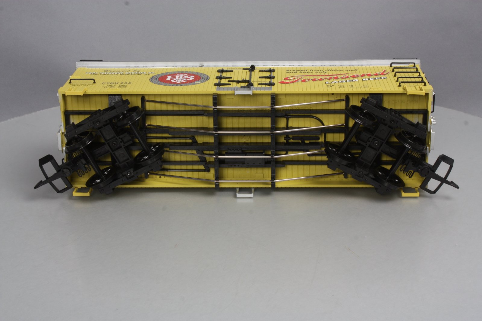 USA Trains R16421 G Scale Townsend Lager Beer Reefer #202