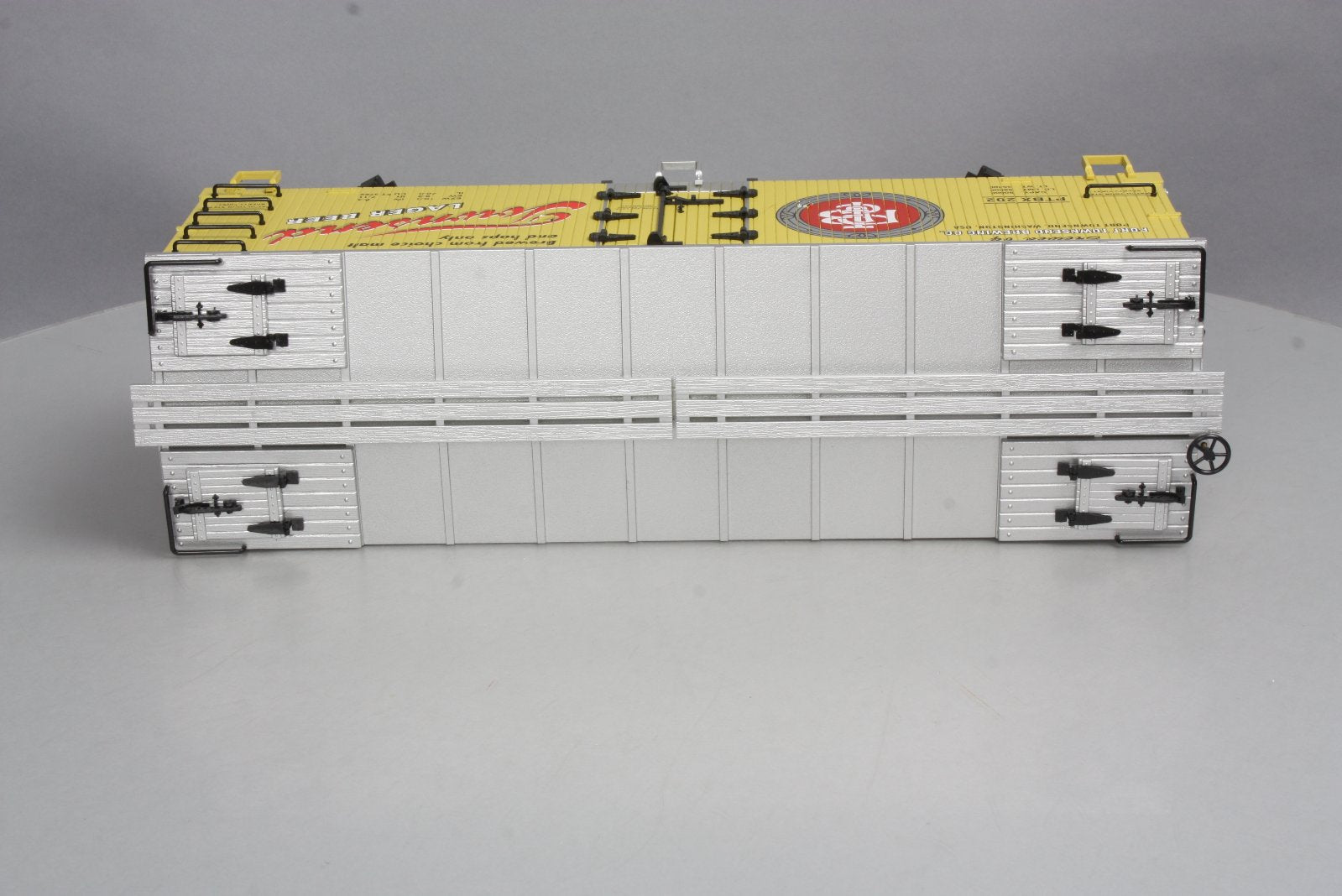 USA Trains R16421 G Scale Townsend Lager Beer Reefer #202
