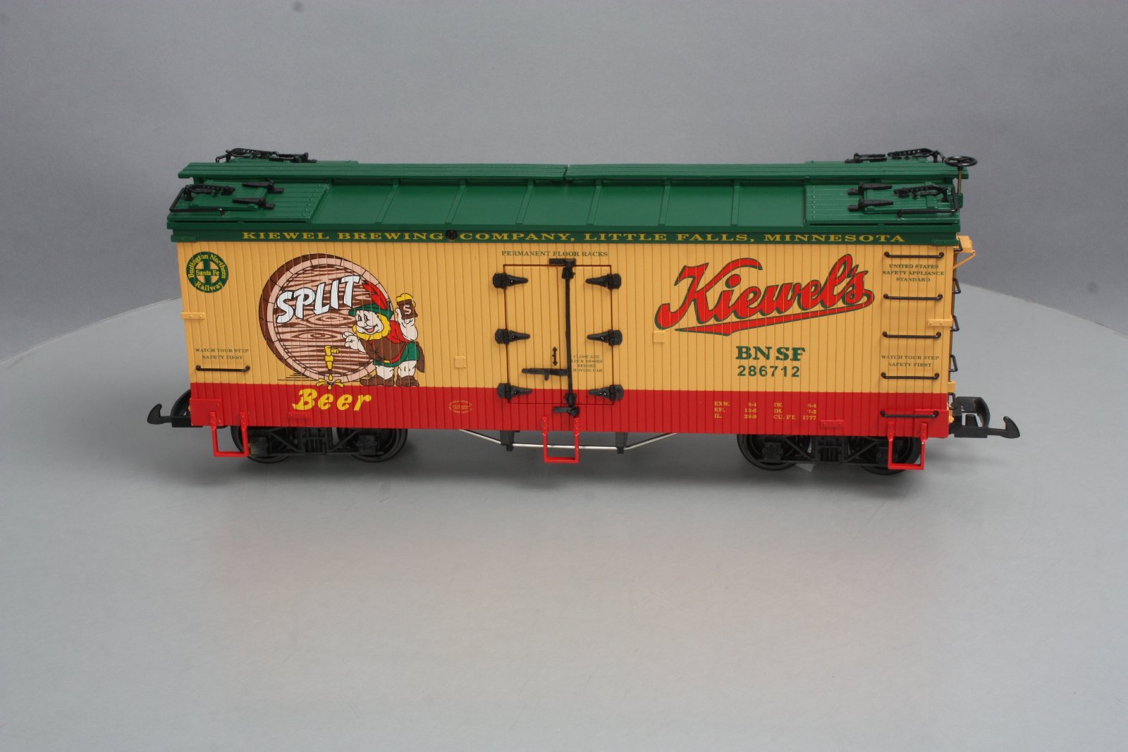 USA Trains 16433 G Scale Kiewel's Split Beer Refrigerator Car