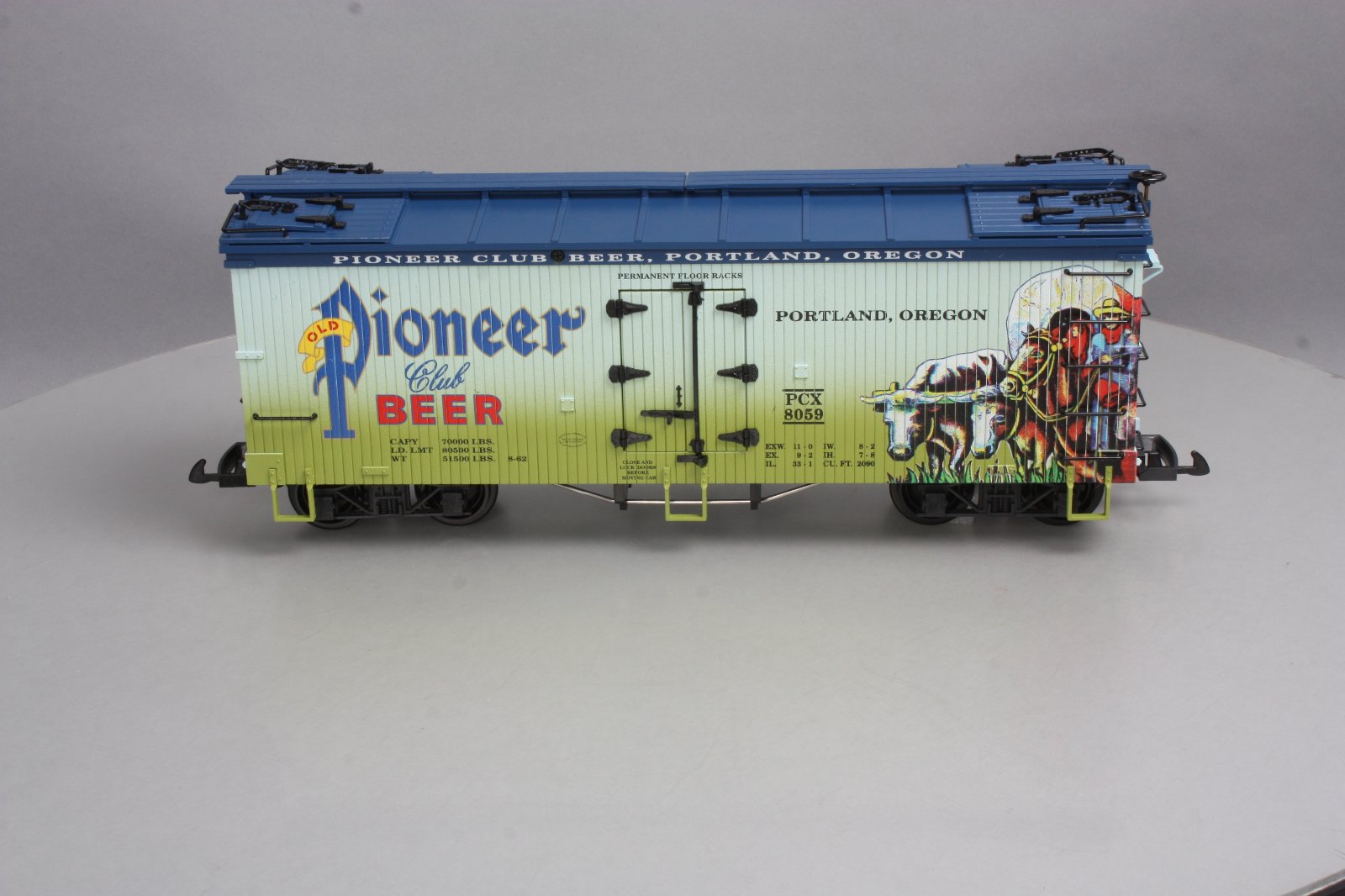 USA Trains 16432 G Scale Pioneer Club Beer Refrigerator Car