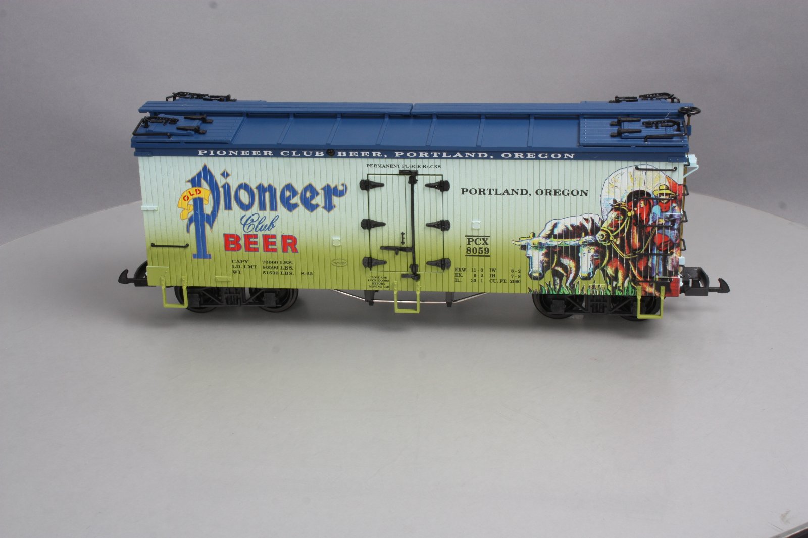 USA Trains 16432 G Scale Pioneer Club Beer Refrigerator Car
