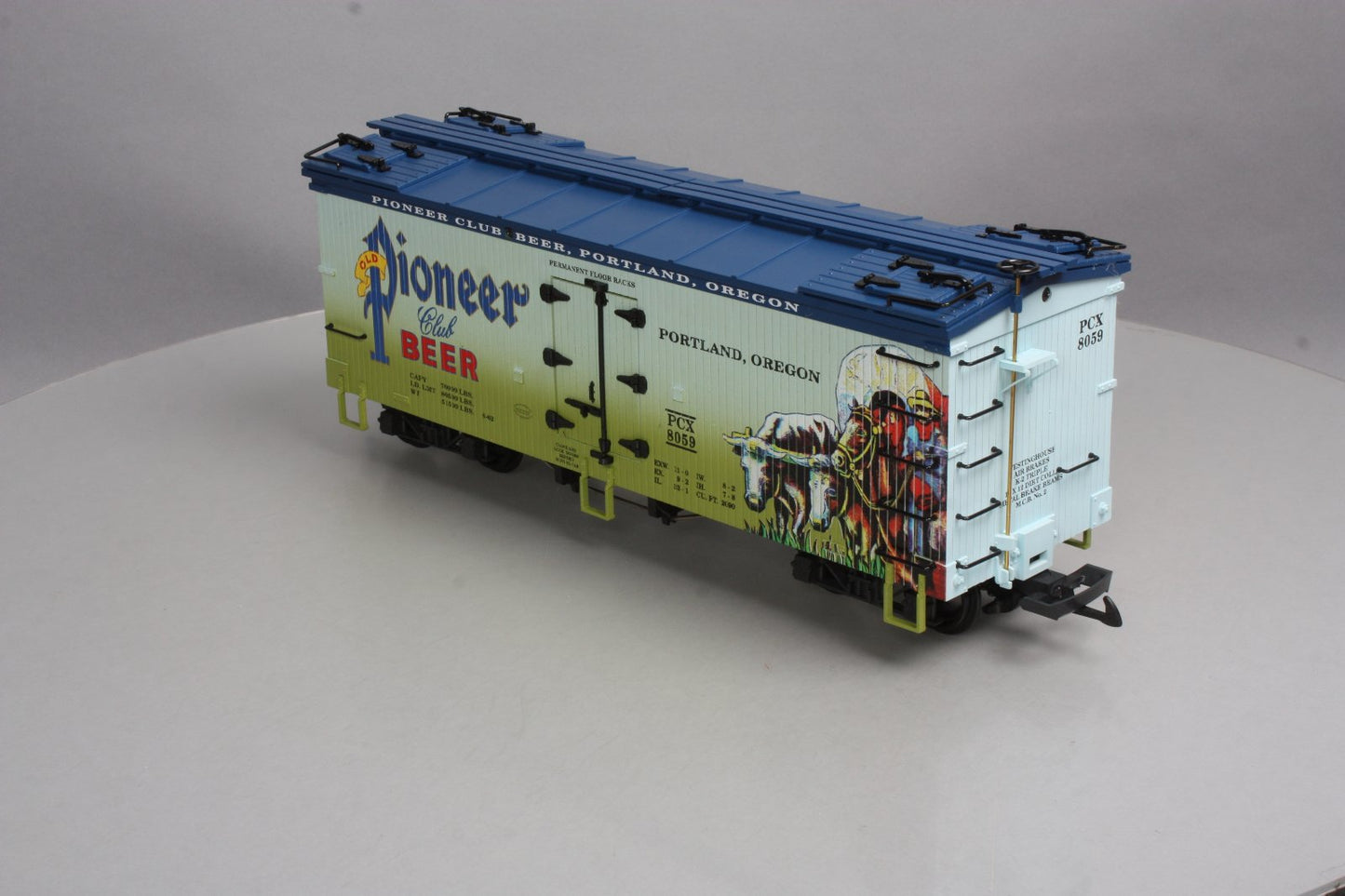 USA Trains 16432 G Scale Pioneer Club Beer Refrigerator Car