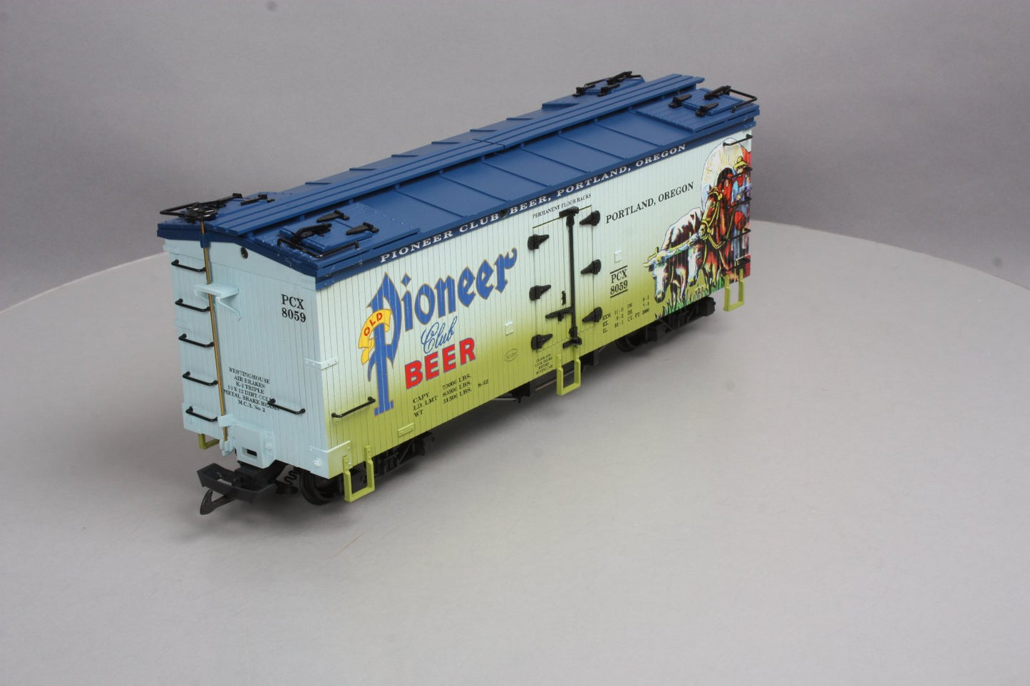 USA Trains 16432 G Scale Pioneer Club Beer Refrigerator Car