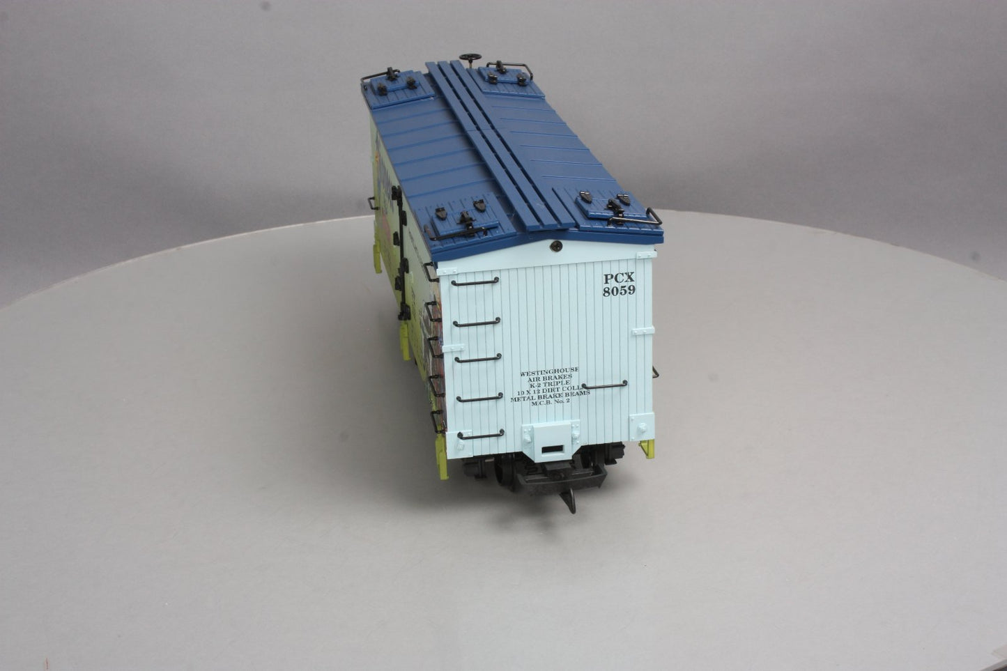 USA Trains 16432 G Scale Pioneer Club Beer Refrigerator Car