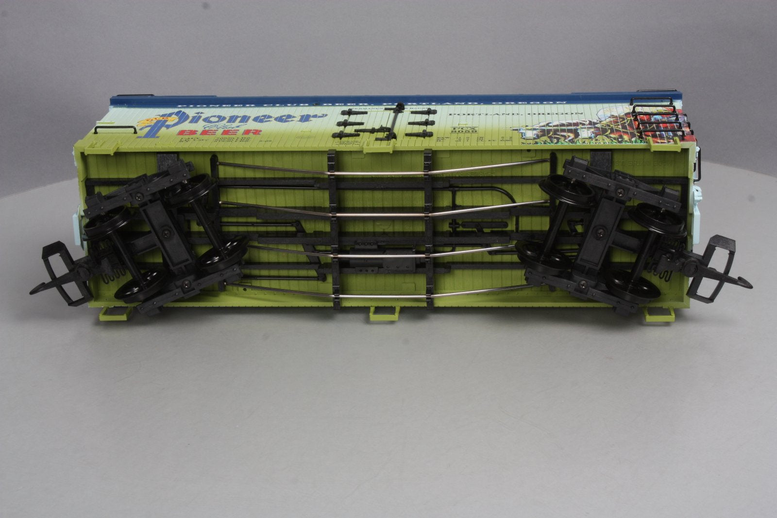 USA Trains 16432 G Scale Pioneer Club Beer Refrigerator Car