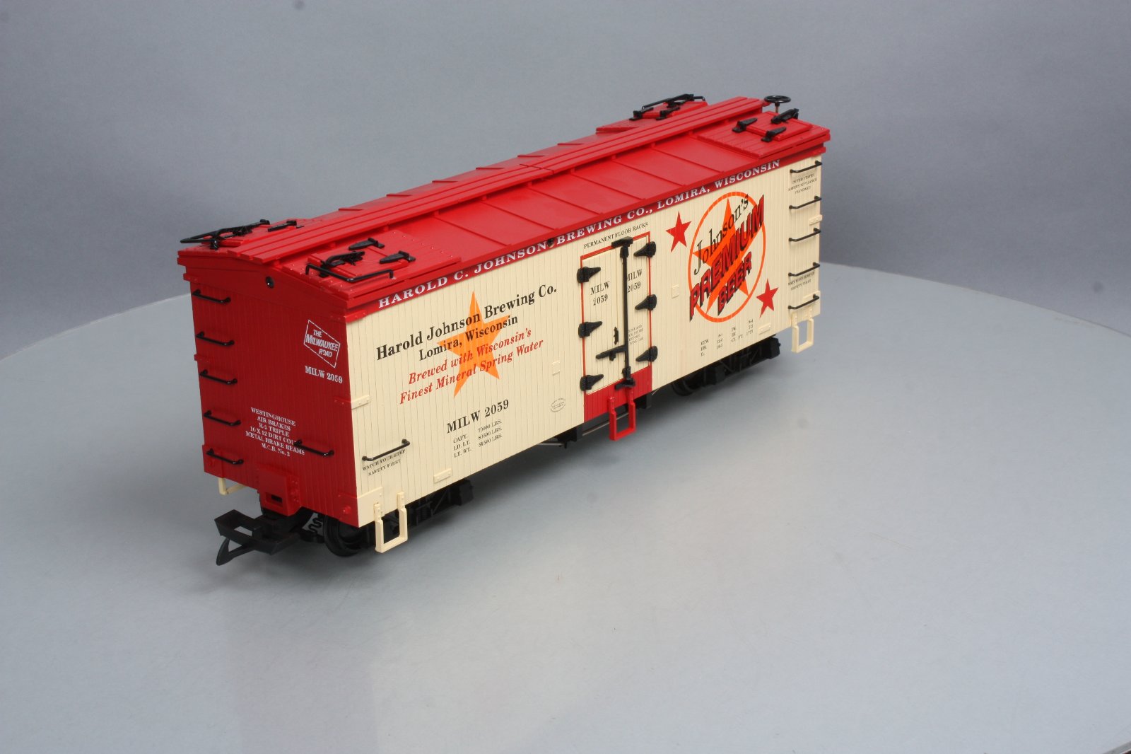 USA Trains 16425 G Scale Johnson's Premium Beer Refrigerator Car