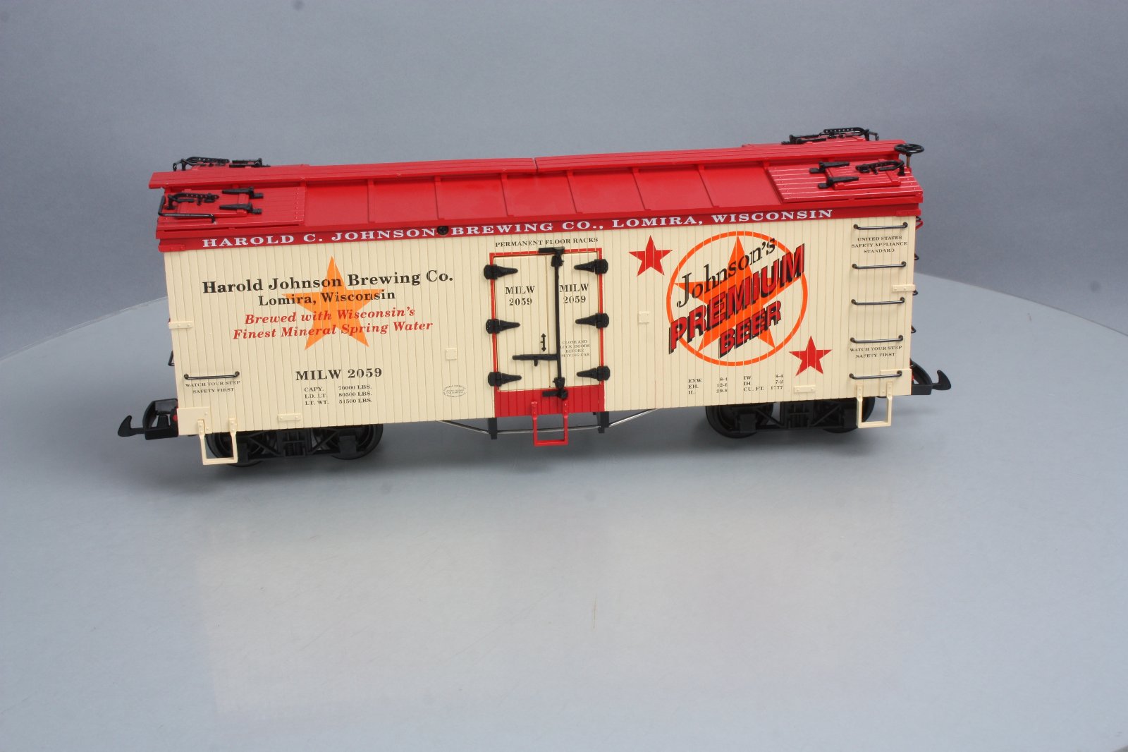 USA Trains 16425 G Scale Johnson's Premium Beer Refrigerator Car