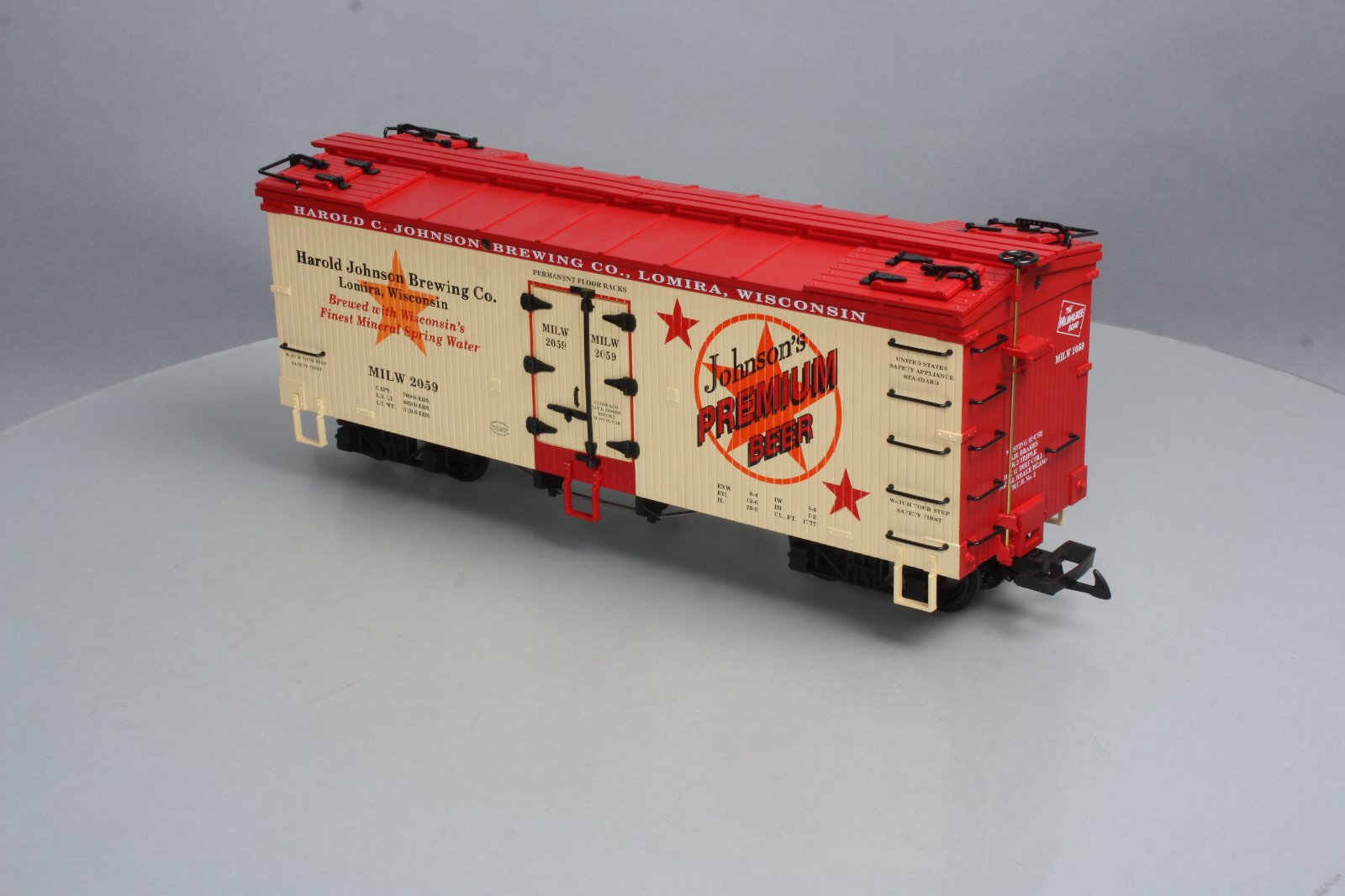 USA Trains 16425 G Scale Johnson's Premium Beer Refrigerator Car