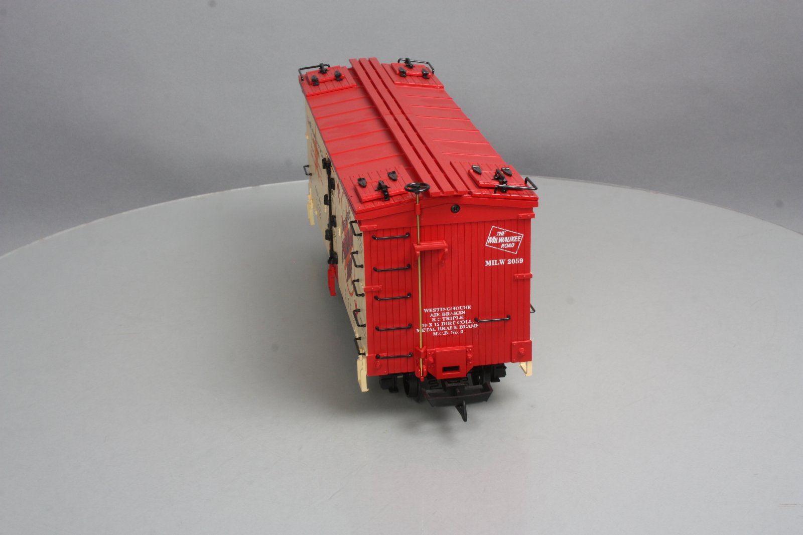 USA Trains 16425 G Scale Johnson's Premium Beer Refrigerator Car