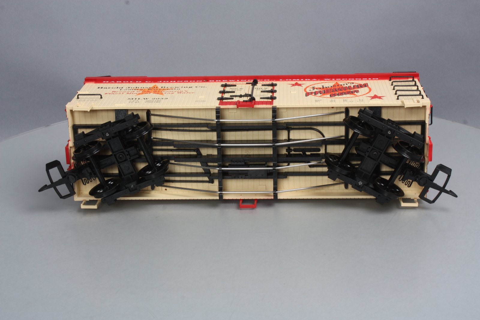 USA Trains 16425 G Scale Johnson's Premium Beer Refrigerator Car