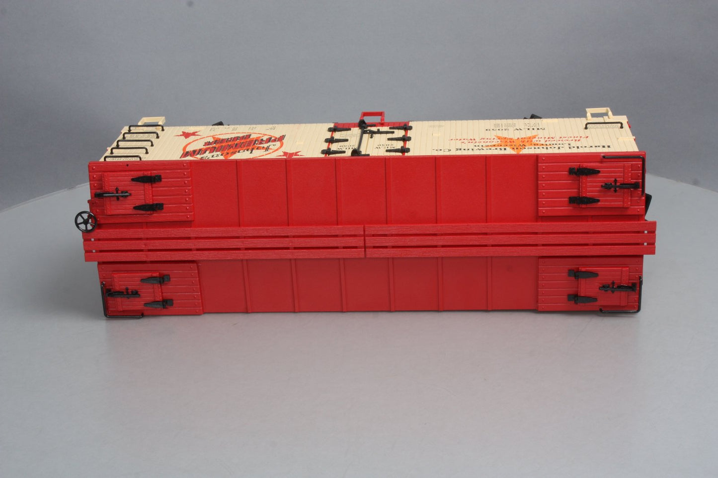 USA Trains 16425 G Scale Johnson's Premium Beer Refrigerator Car
