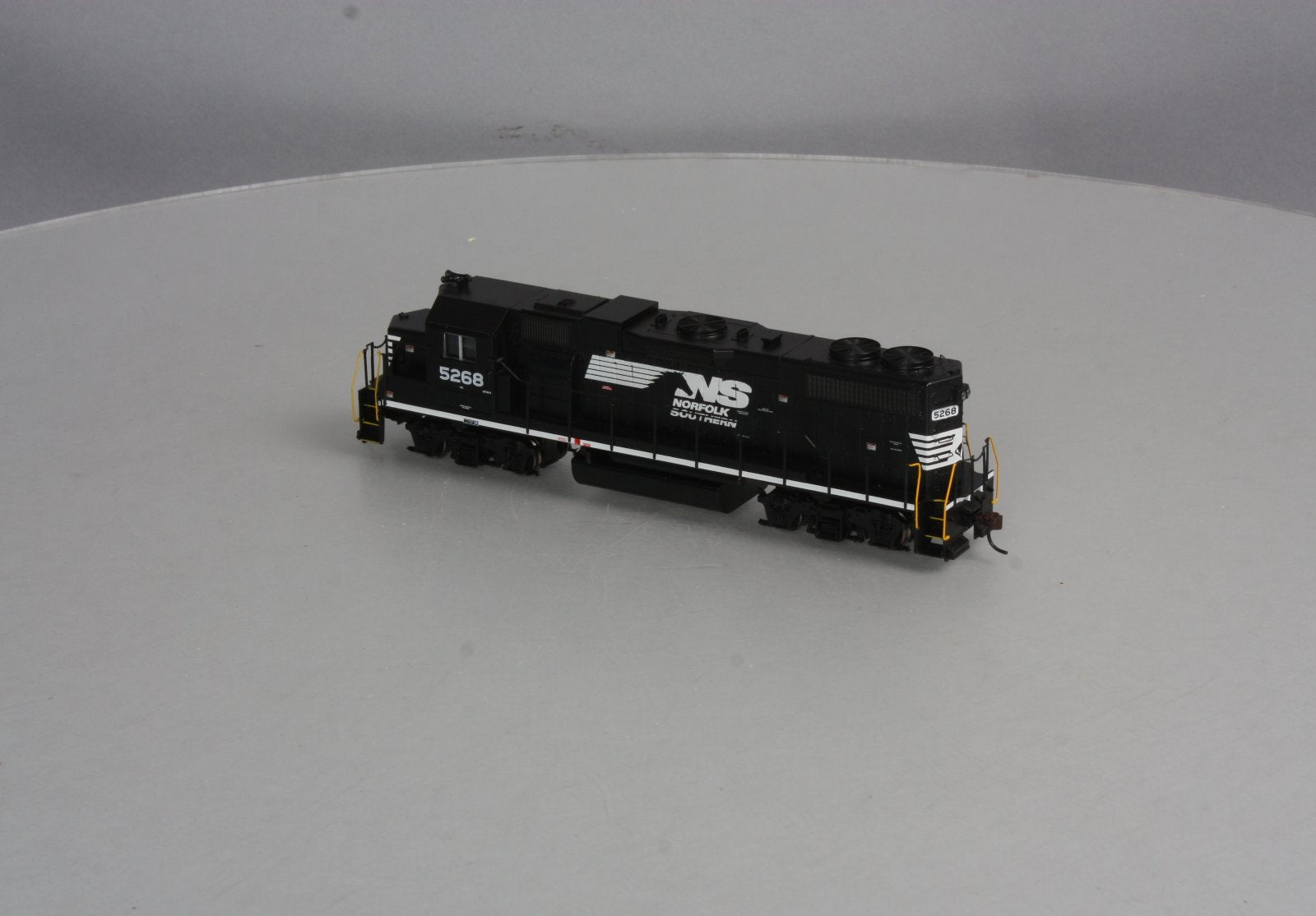 Athearn 78918 HO Norfolk Southern GP38-2 Diesel Locomotive # 5268