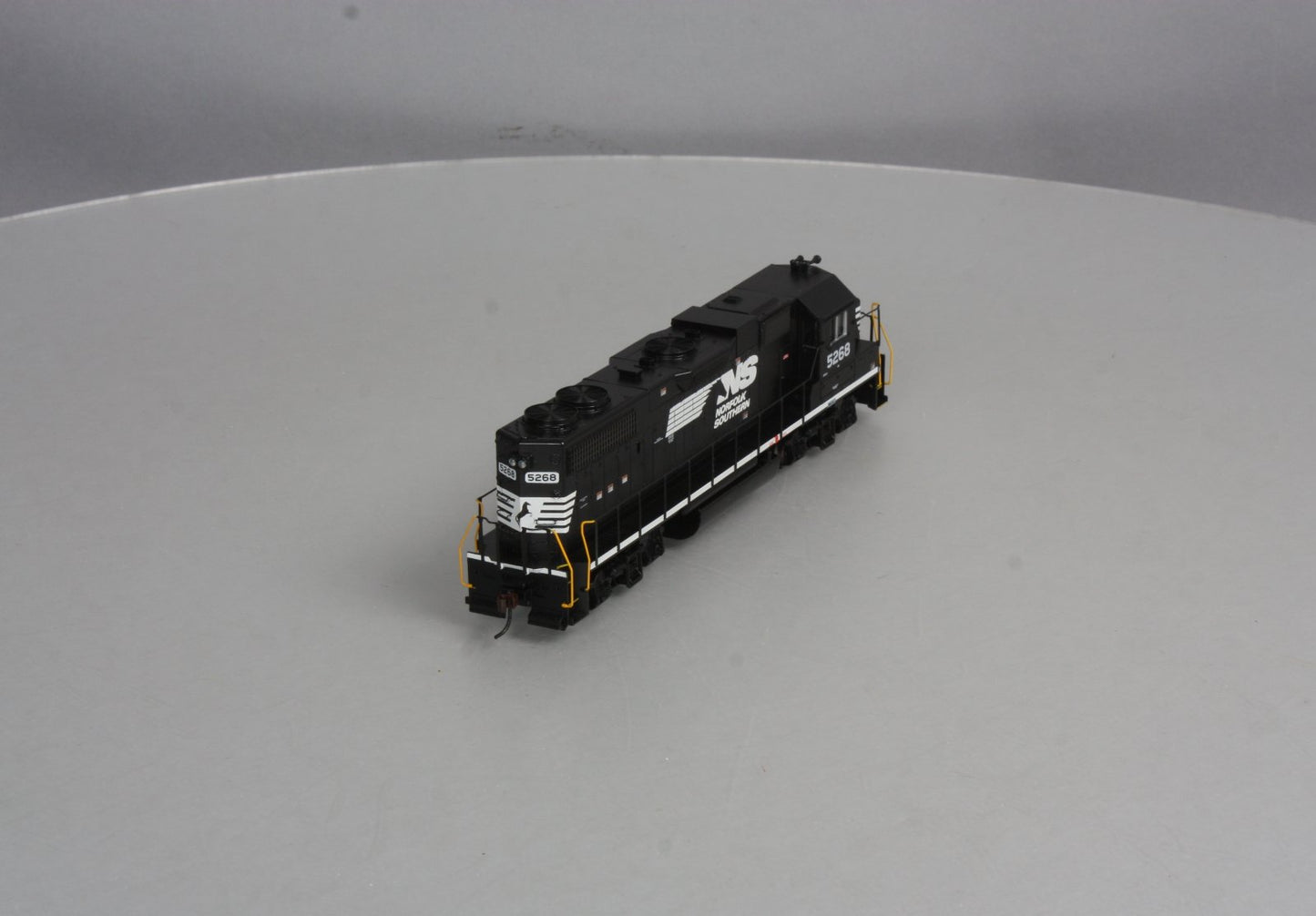 Athearn 78918 HO Norfolk Southern GP38-2 Diesel Locomotive # 5268