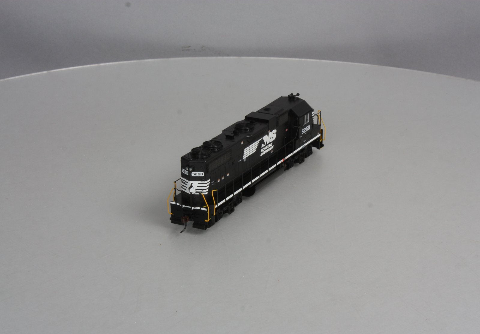 Athearn 78918 HO Norfolk Southern GP38-2 Diesel Locomotive # 5268