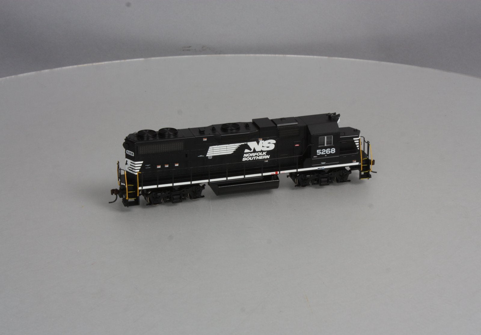 Athearn 78918 HO Norfolk Southern GP38-2 Diesel Locomotive # 5268
