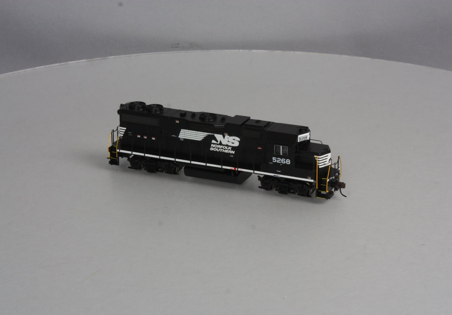 Athearn 78918 HO Norfolk Southern GP38-2 Diesel Locomotive # 5268