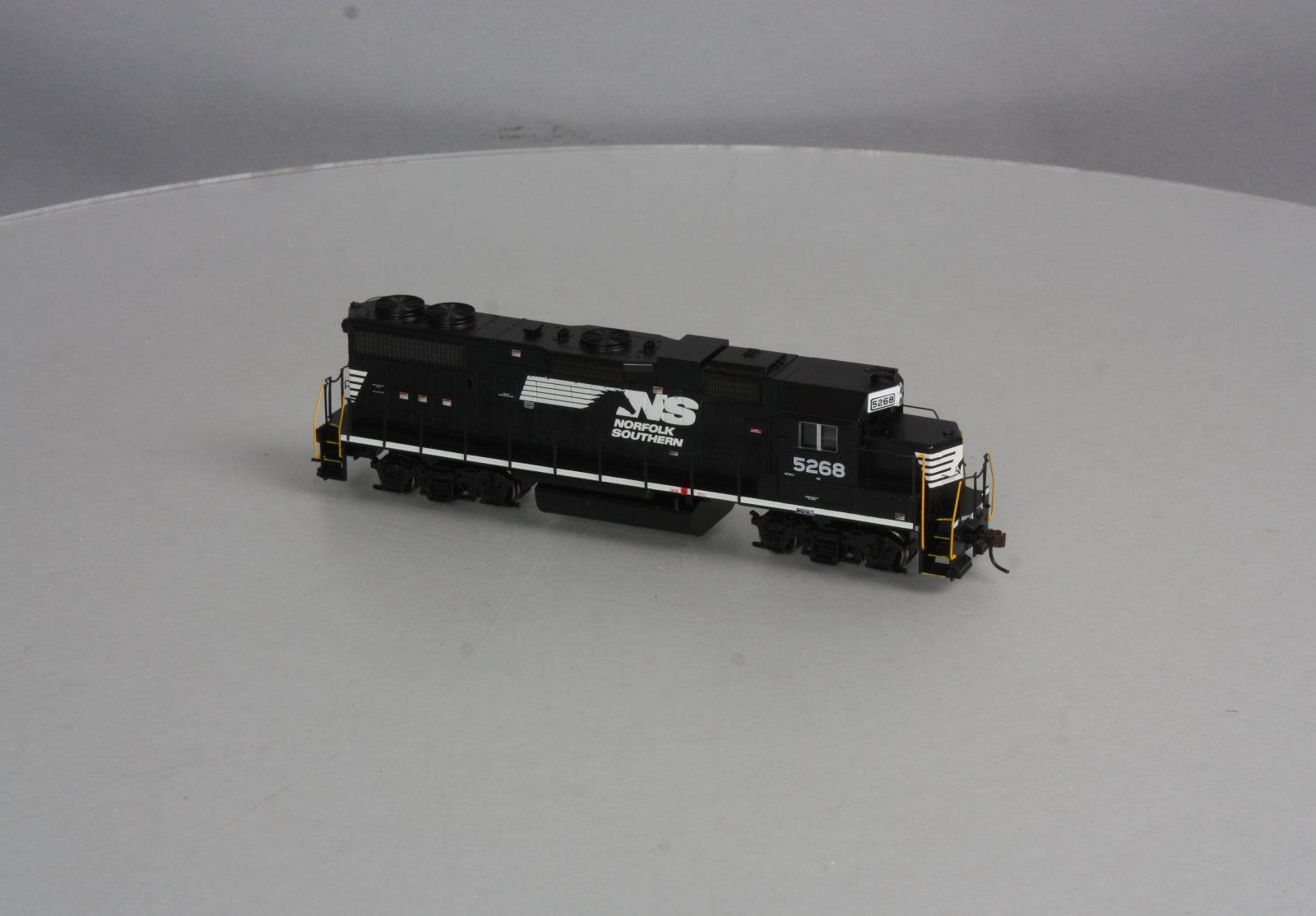 Athearn 78918 HO Norfolk Southern GP38-2 Diesel Locomotive # 5268