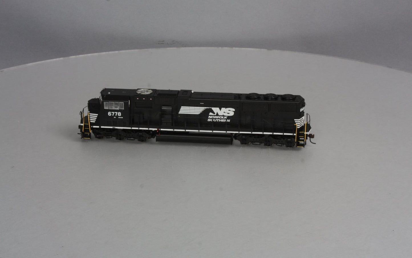 Athearn G67268 HO Norfolk Southern SD60M Diesel Locomotive #6778