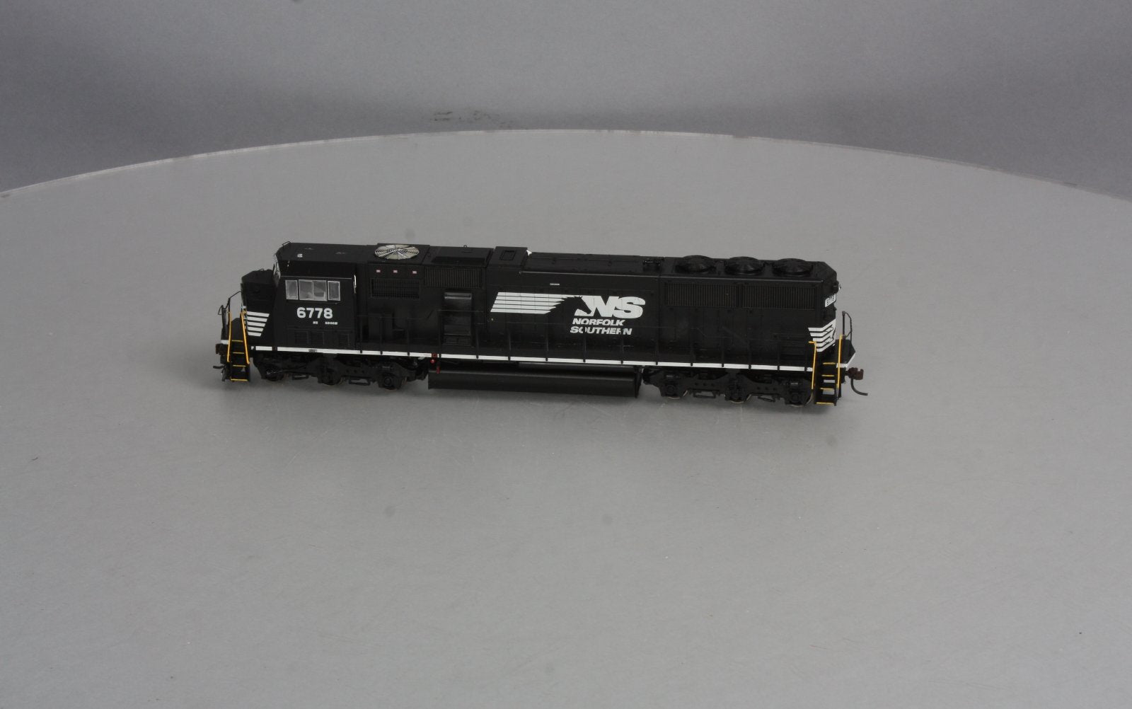 Athearn G67268 HO Norfolk Southern SD60M Diesel Locomotive #6778