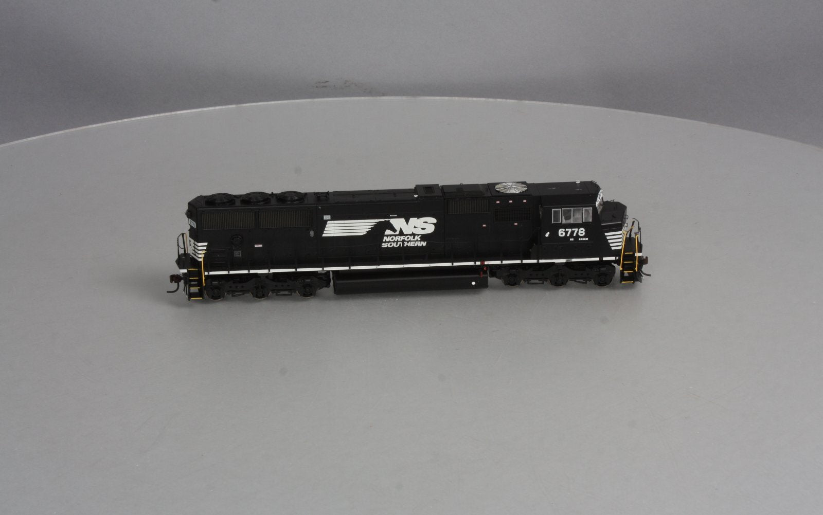 Athearn G67268 HO Norfolk Southern SD60M Diesel Locomotive #6778