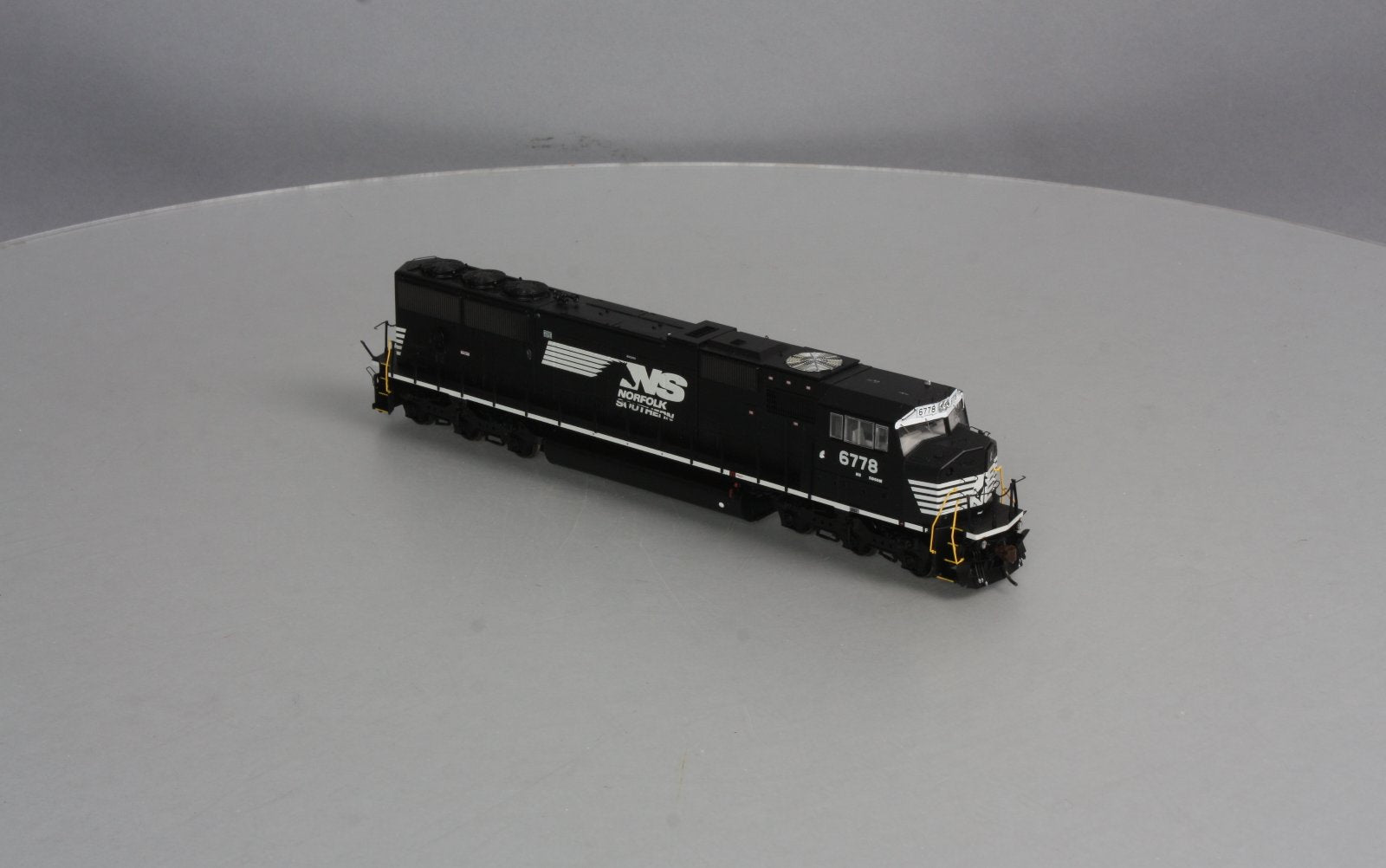 Athearn G67268 HO Norfolk Southern SD60M Diesel Locomotive #6778