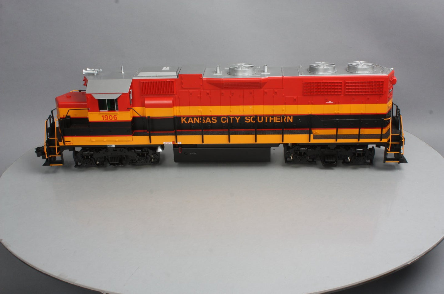 USA Trains R22232 G Kansas City Southern GP 38-2 Diesel Locomotive #1902