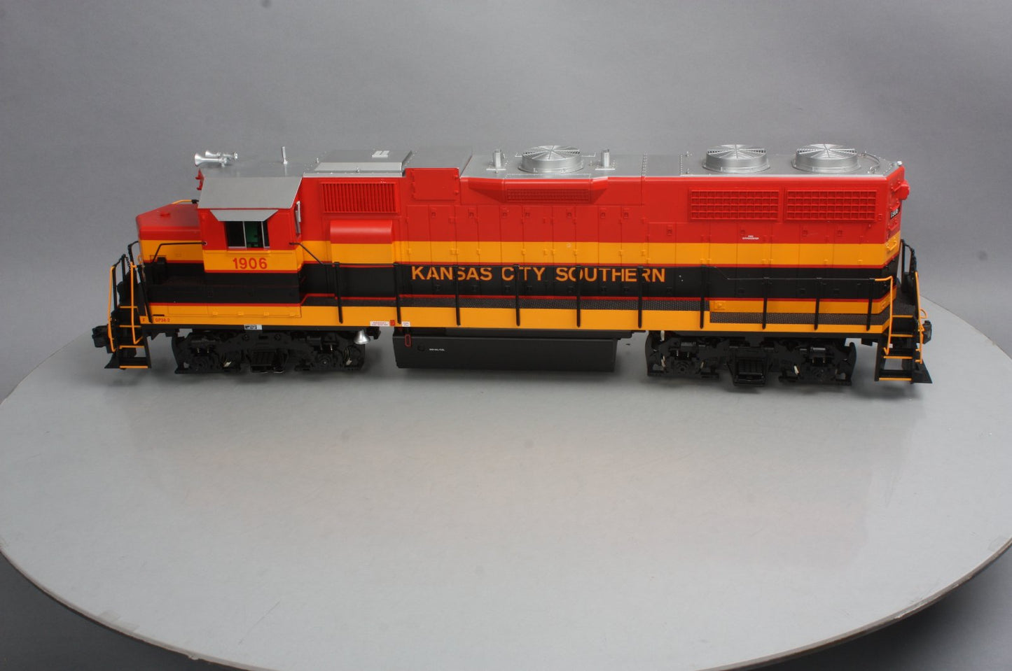 USA Trains R22232 G Kansas City Southern GP 38-2 Diesel Locomotive #1902
