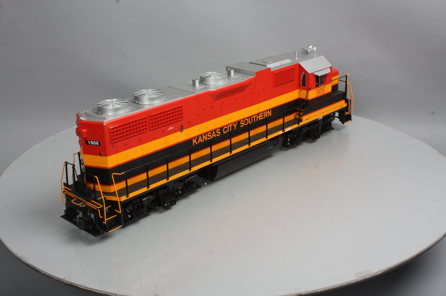 USA Trains R22232 G Kansas City Southern GP 38-2 Diesel Locomotive #1902