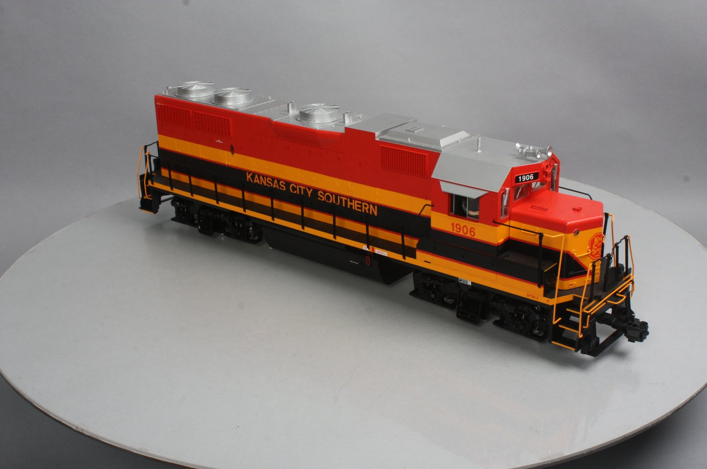 USA Trains R22232 G Kansas City Southern GP 38-2 Diesel Locomotive #1902