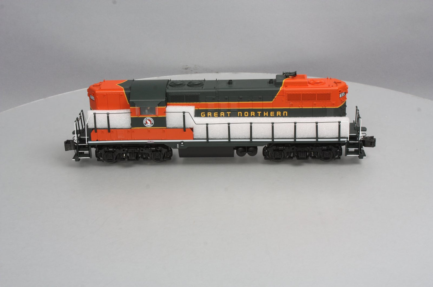 Lionel 6-34665 O Great Northern Legacy GP9 Diesel Locomotive #695