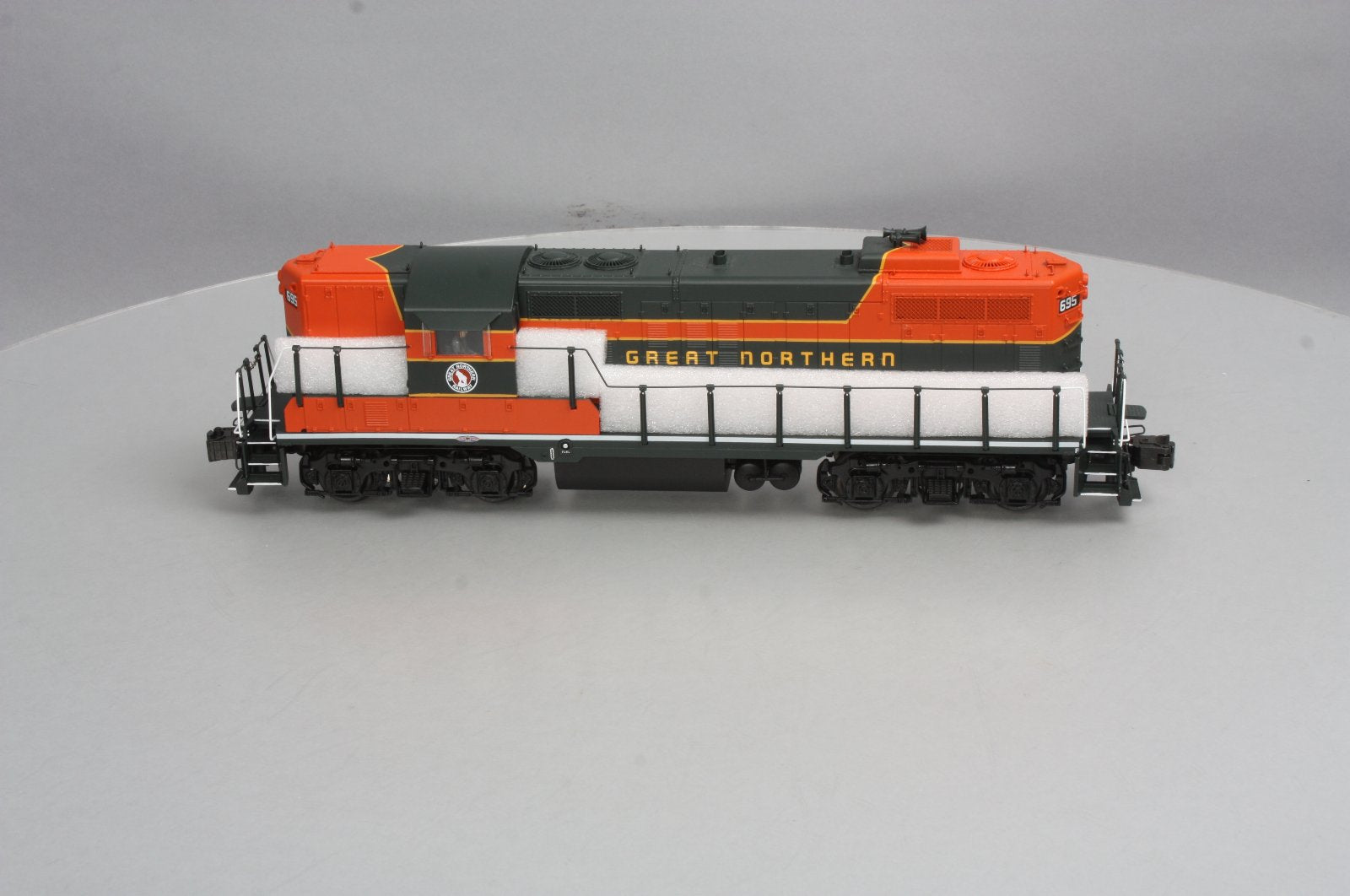 Lionel 6-34665 O Great Northern Legacy GP9 Diesel Locomotive #695