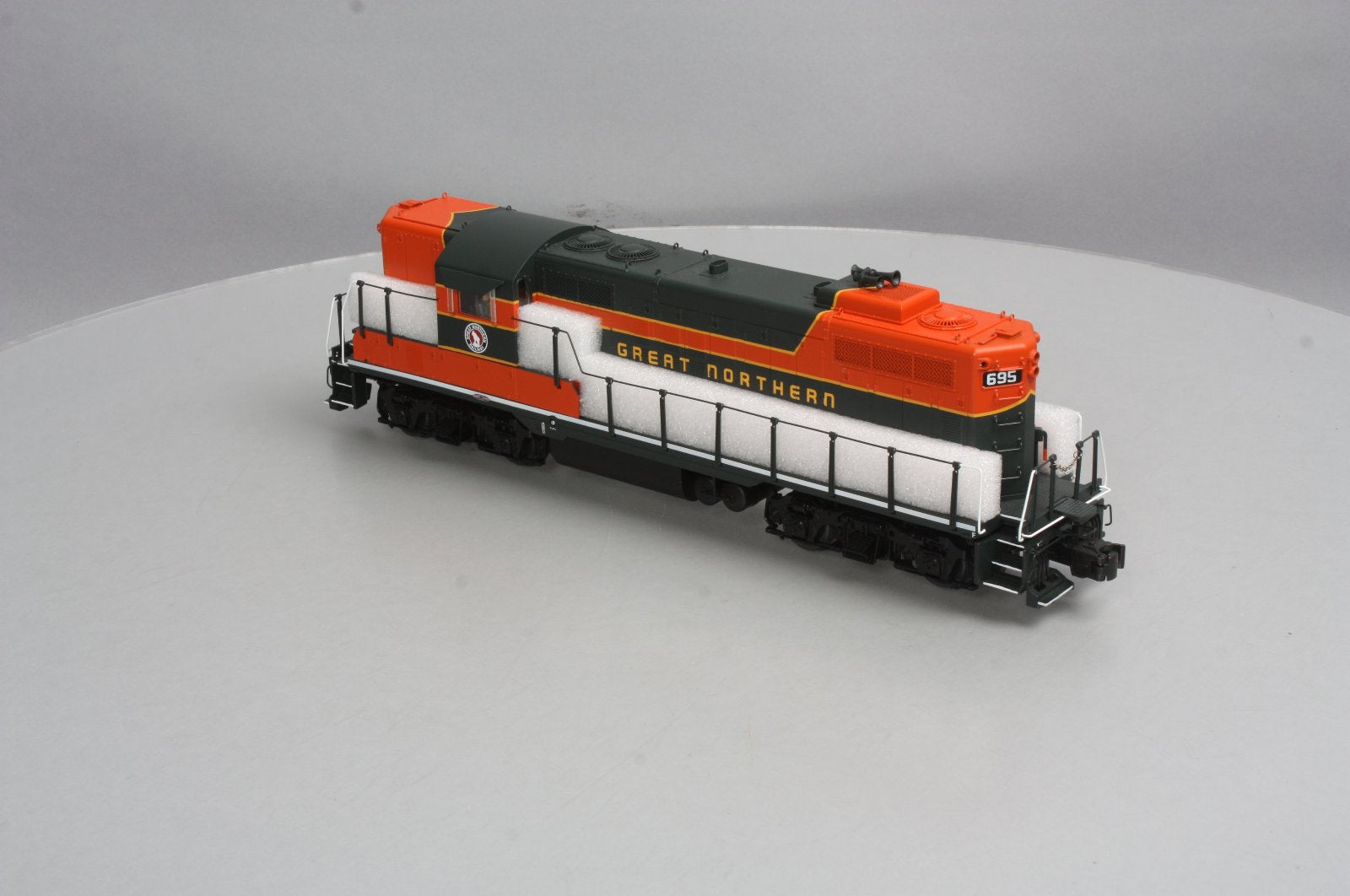 Lionel 6-34665 O Great Northern Legacy GP9 Diesel Locomotive #695