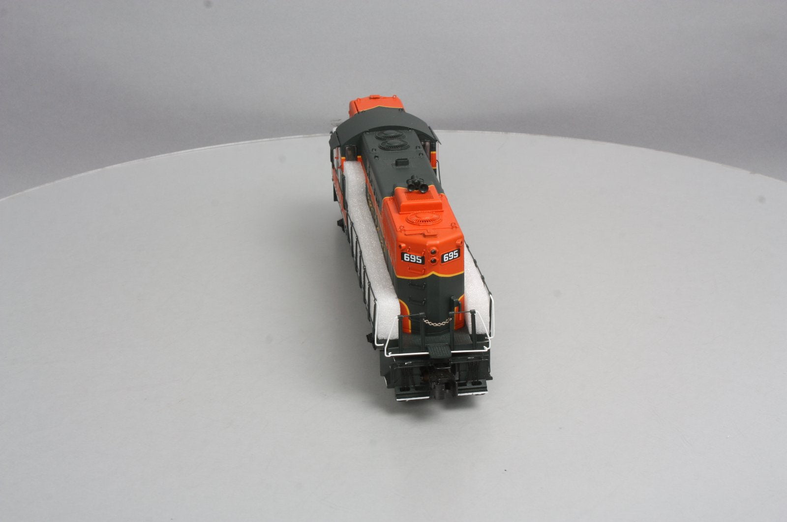 Lionel 6-34665 O Great Northern Legacy GP9 Diesel Locomotive #695
