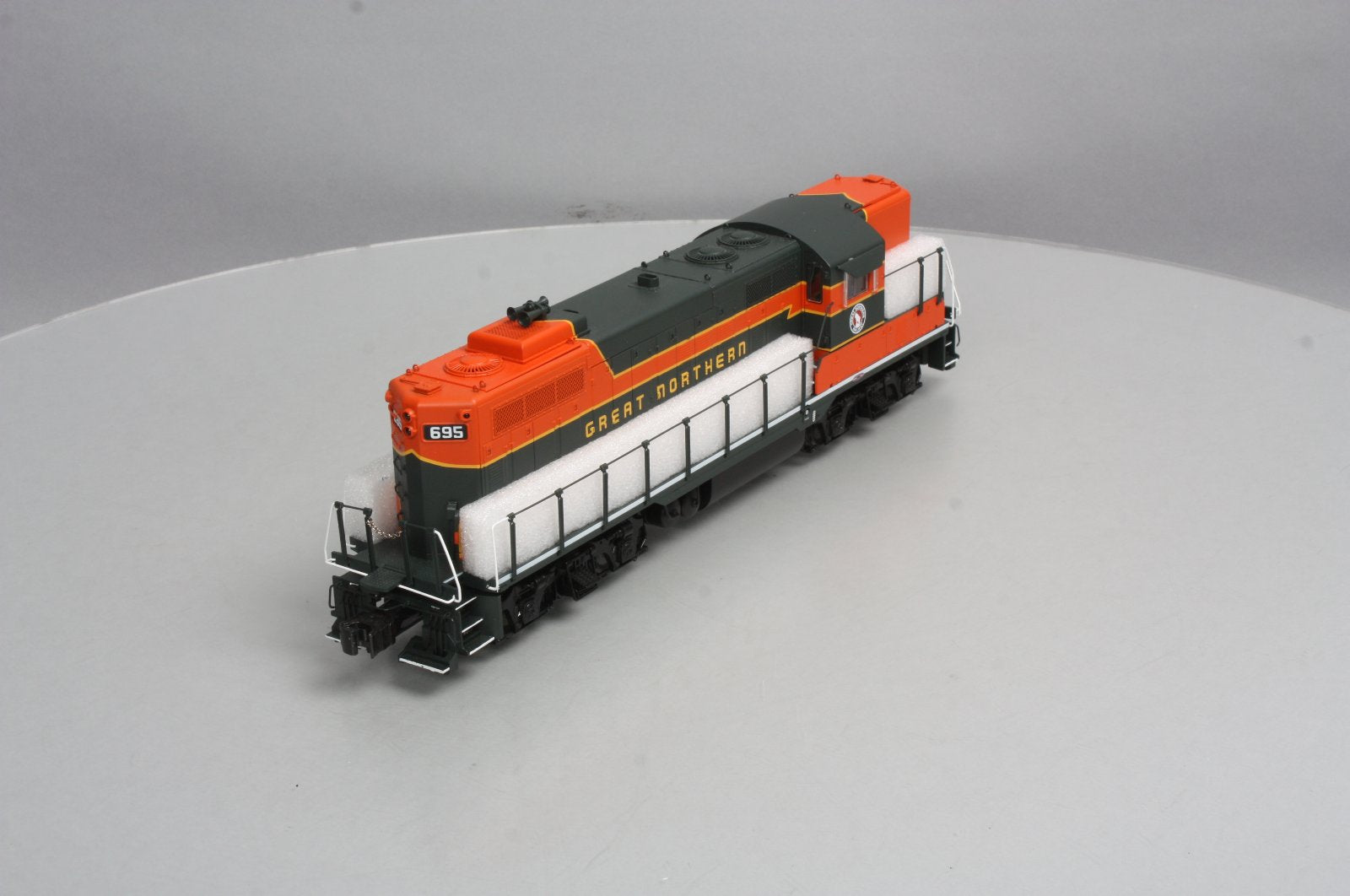 Lionel 6-34665 O Great Northern Legacy GP9 Diesel Locomotive #695