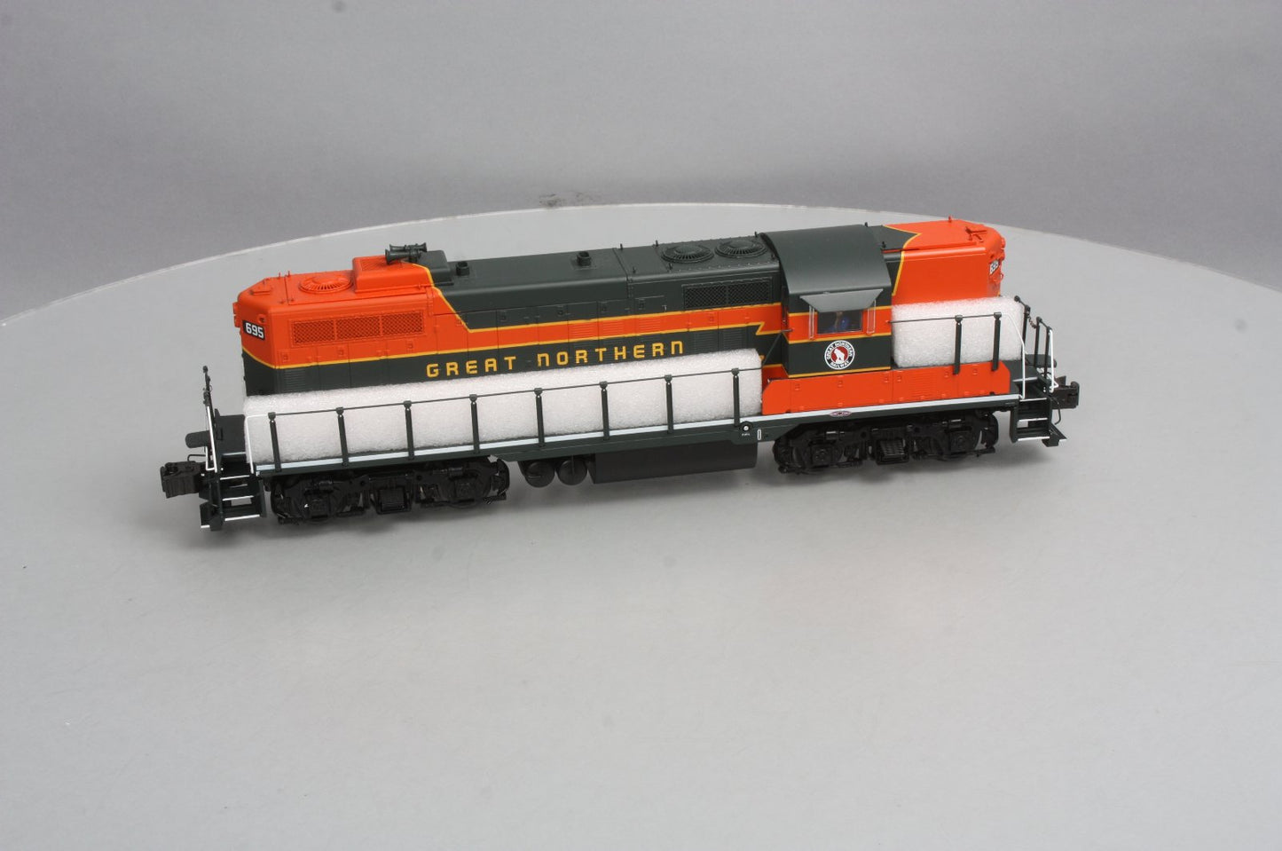 Lionel 6-34665 O Great Northern Legacy GP9 Diesel Locomotive #695