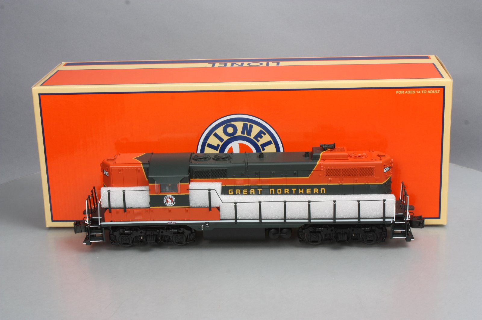 Lionel 6-34665 O Great Northern Legacy GP9 Diesel Locomotive #695