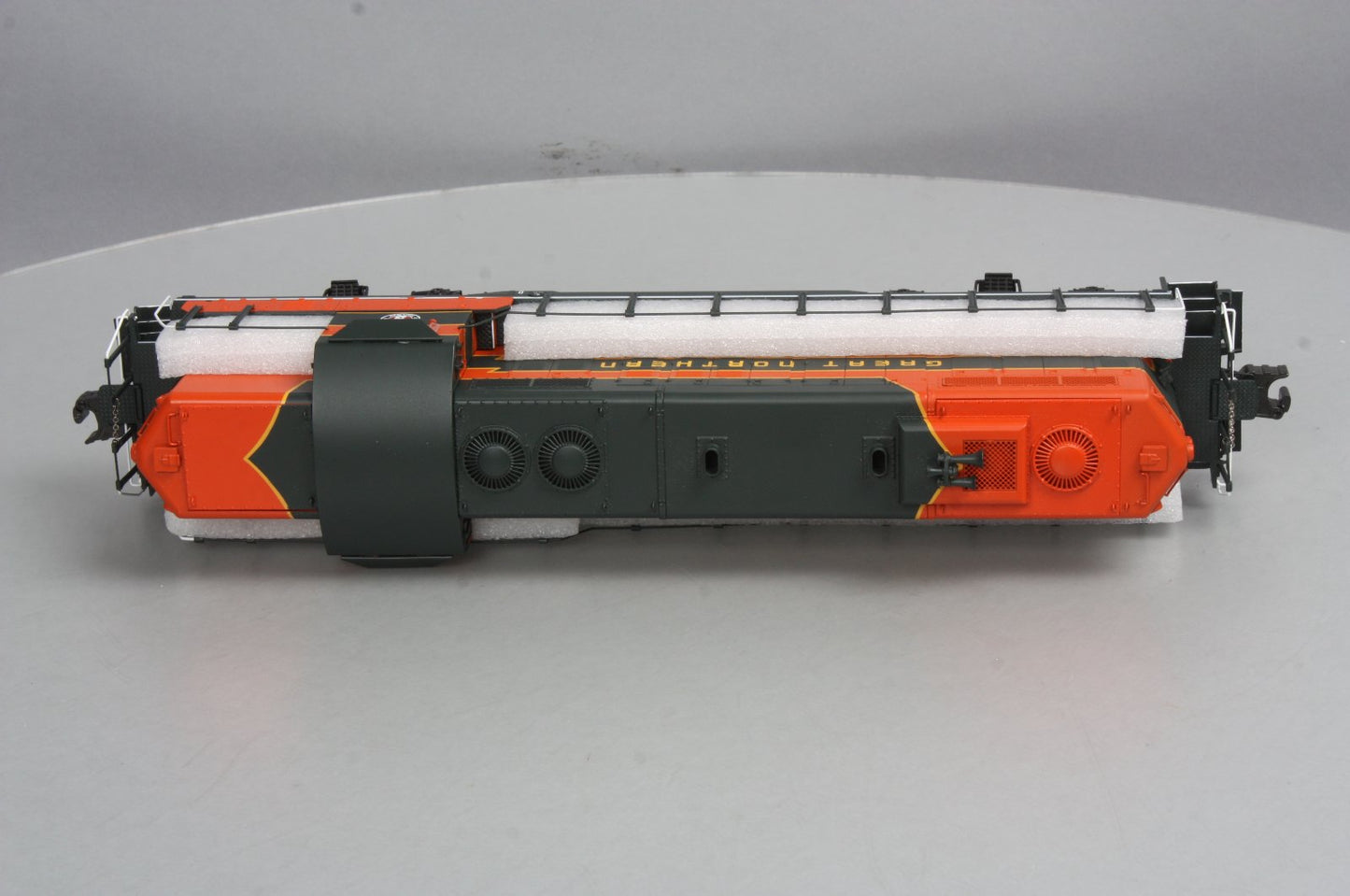 Lionel 6-34665 O Great Northern Legacy GP9 Diesel Locomotive #695