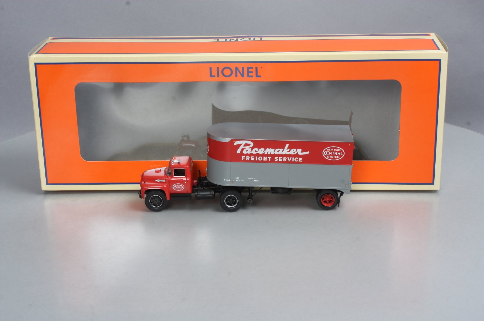 Lionel 6-81901 O New York Central Tractor w/Piggyback Semi Trailer