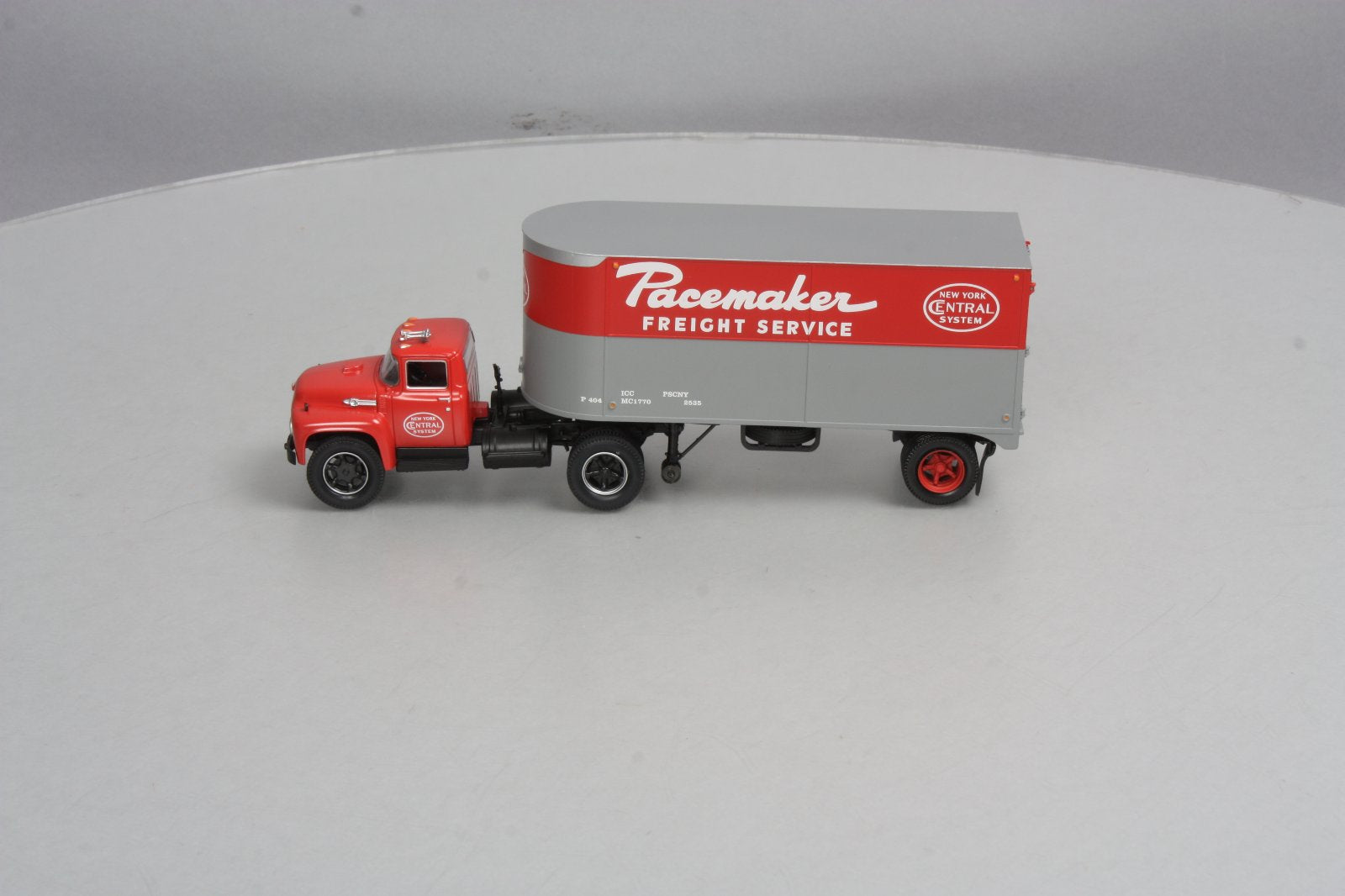 Lionel 6-81901 O New York Central Tractor w/Piggyback Semi Trailer