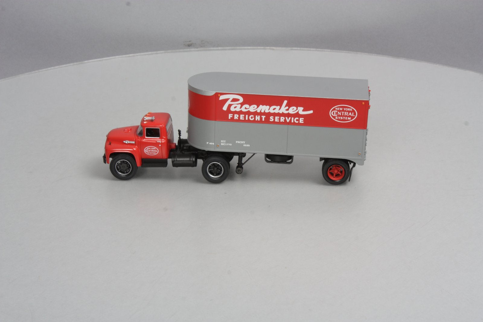 Lionel 6-81901 O New York Central Tractor w/Piggyback Semi Trailer