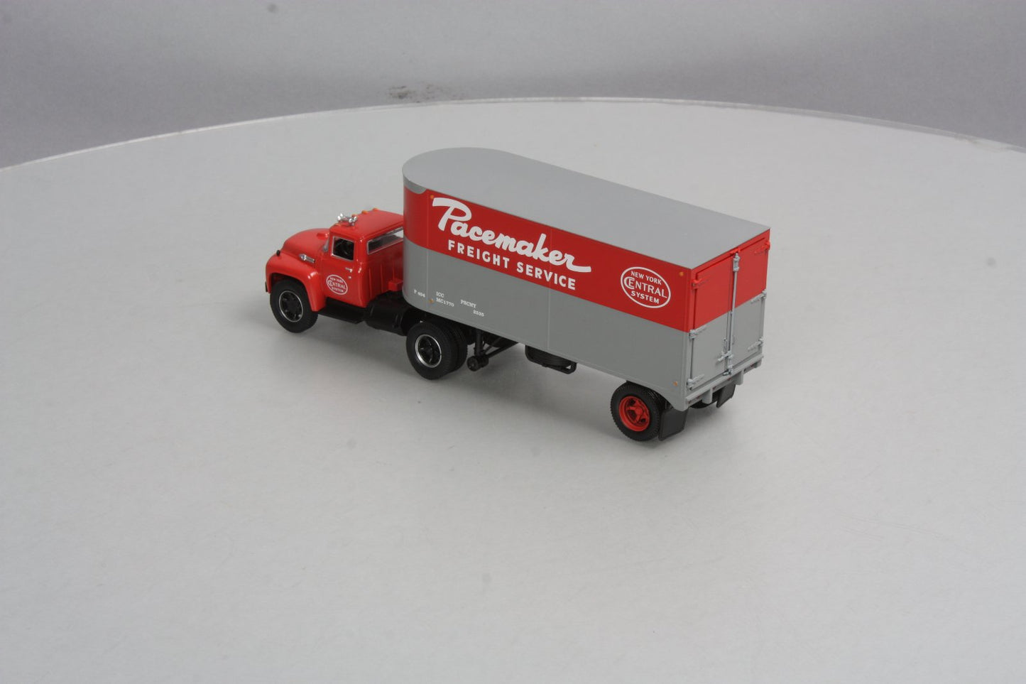 Lionel 6-81901 O New York Central Tractor w/Piggyback Semi Trailer
