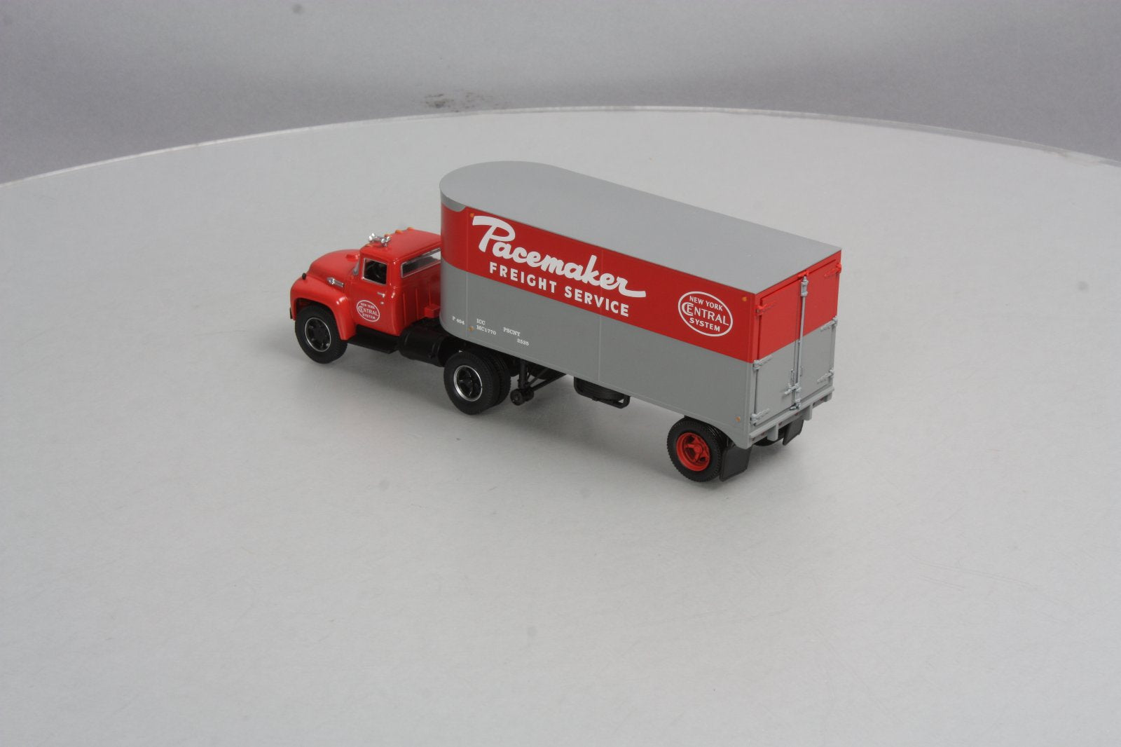 Lionel 6-81901 O New York Central Tractor w/Piggyback Semi Trailer
