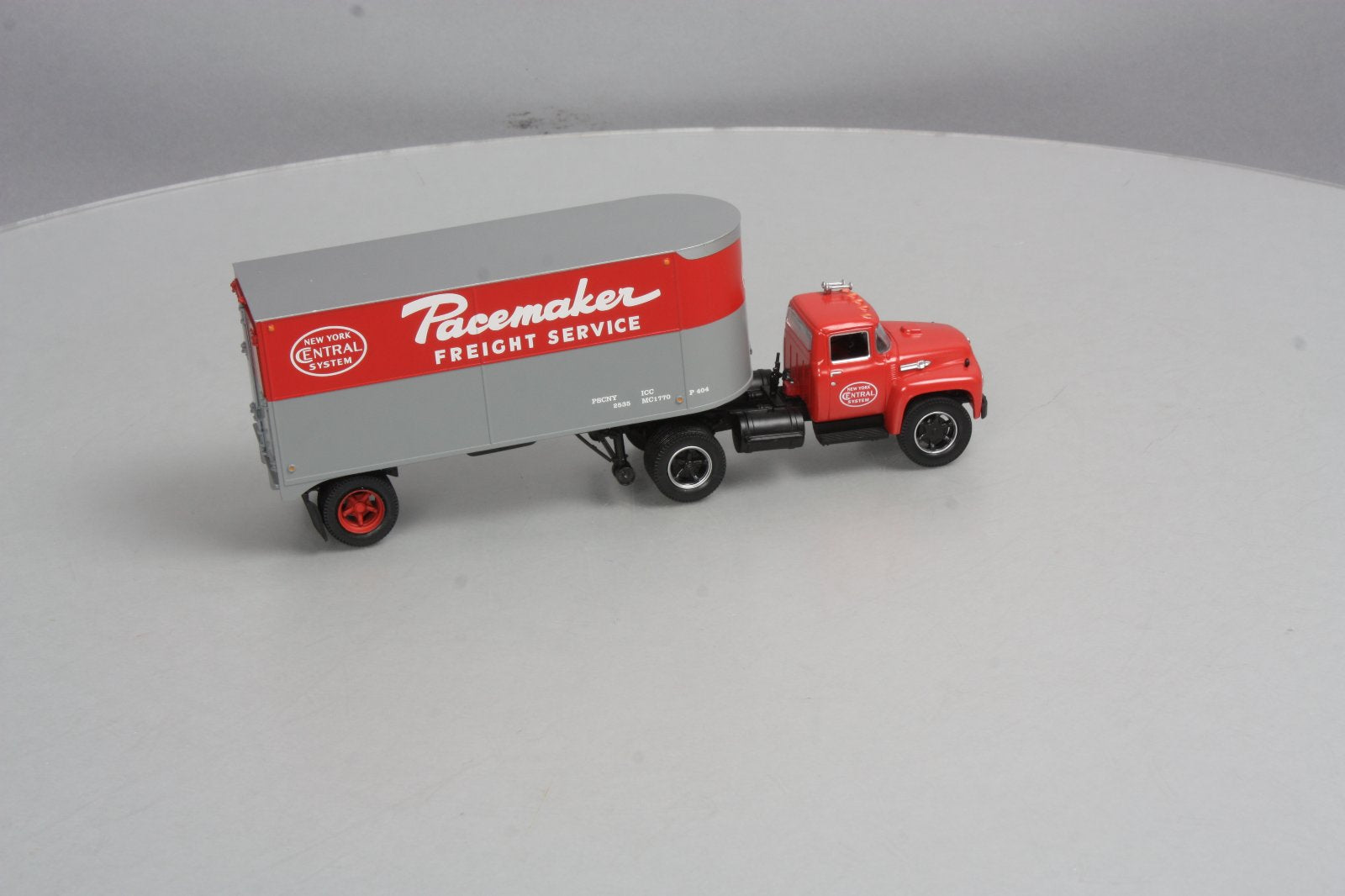 Lionel 6-81901 O New York Central Tractor w/Piggyback Semi Trailer