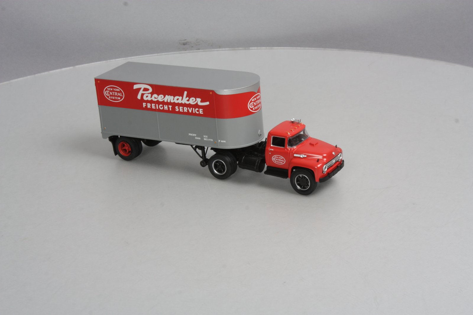 Lionel 6-81901 O New York Central Tractor w/Piggyback Semi Trailer