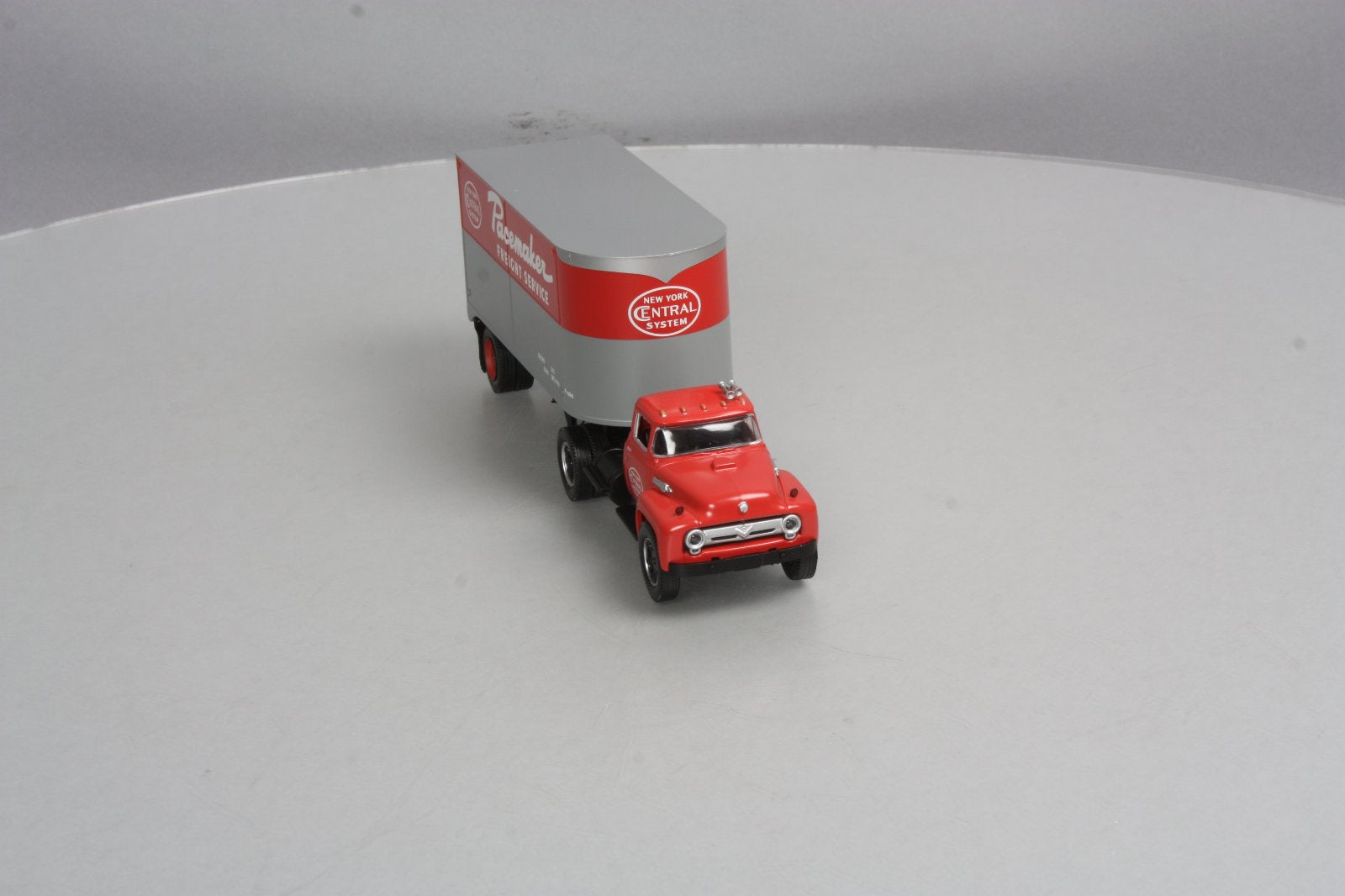 Lionel 6-81901 O New York Central Tractor w/Piggyback Semi Trailer