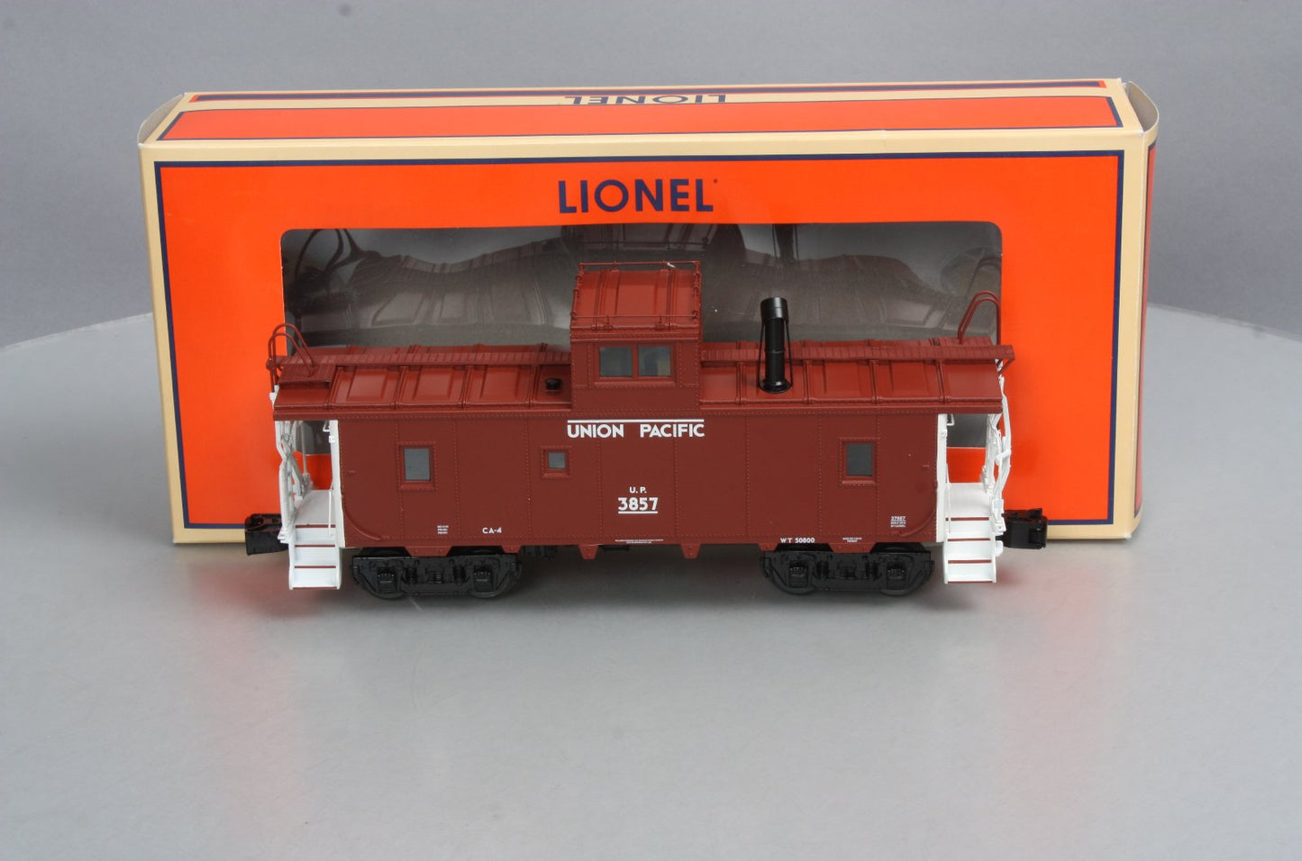 Lionel 6-27667 O Gauge Union Pacific Safety-Striped Caboose #3857