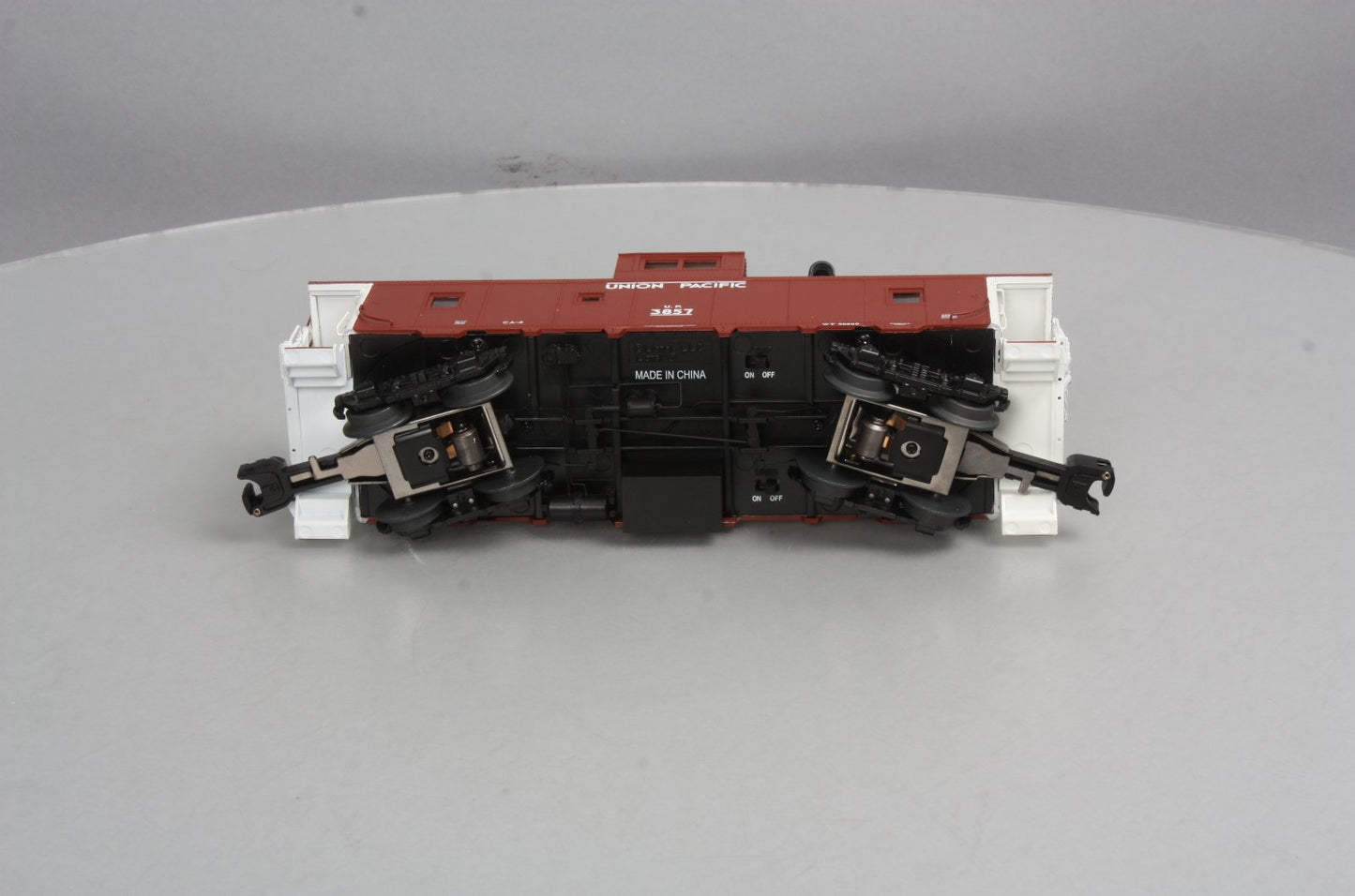 Lionel 6-27667 O Gauge Union Pacific Safety-Striped Caboose #3857
