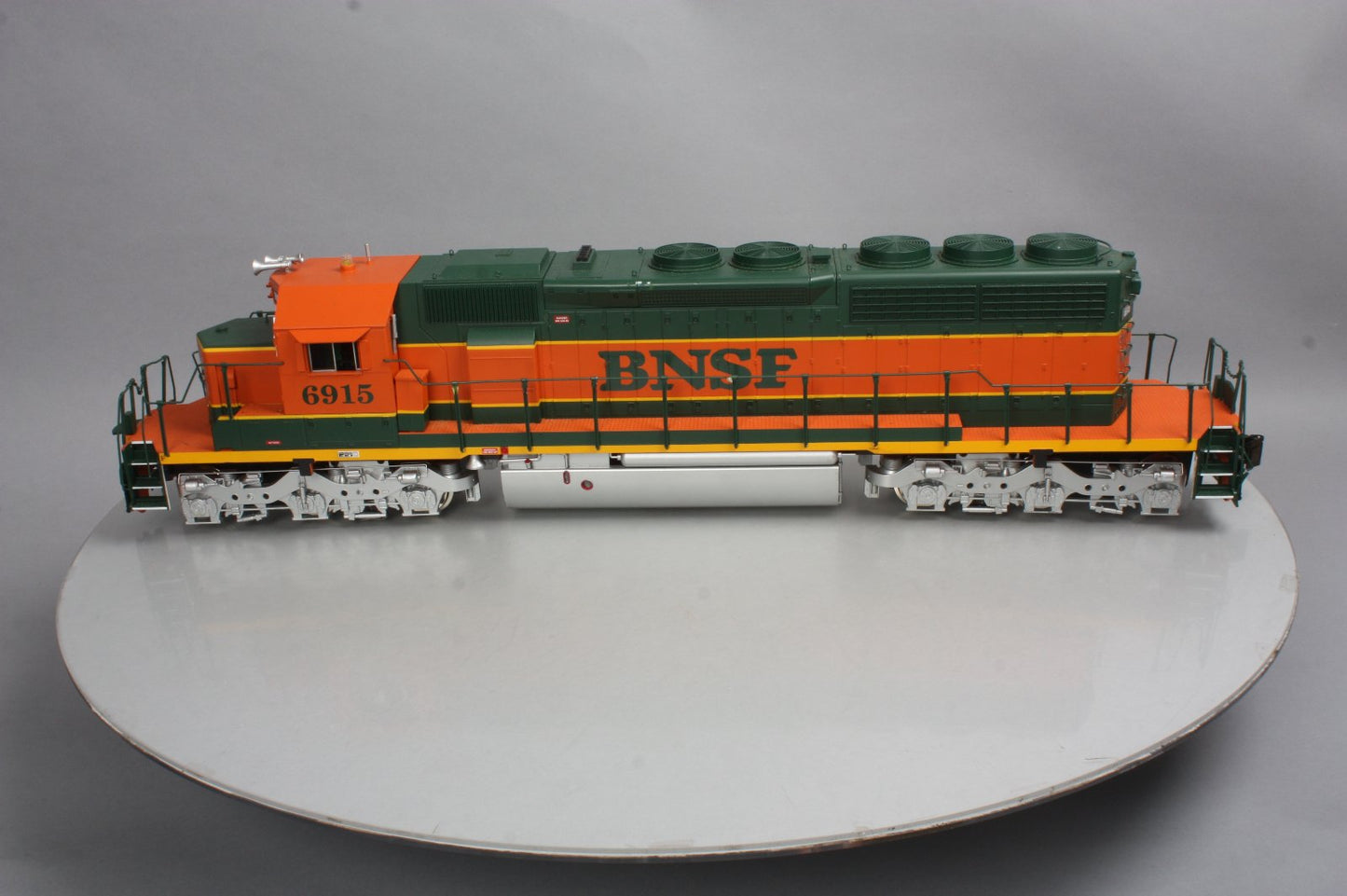 USA Trains 22306 G Burlington Northern Santa Fe SD40-2 Diesel Locomotive #6915