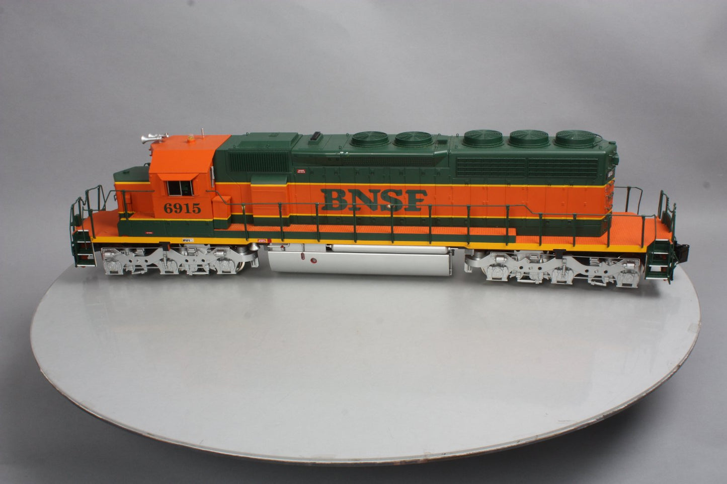 USA Trains 22306 G Burlington Northern Santa Fe SD40-2 Diesel Locomotive #6915