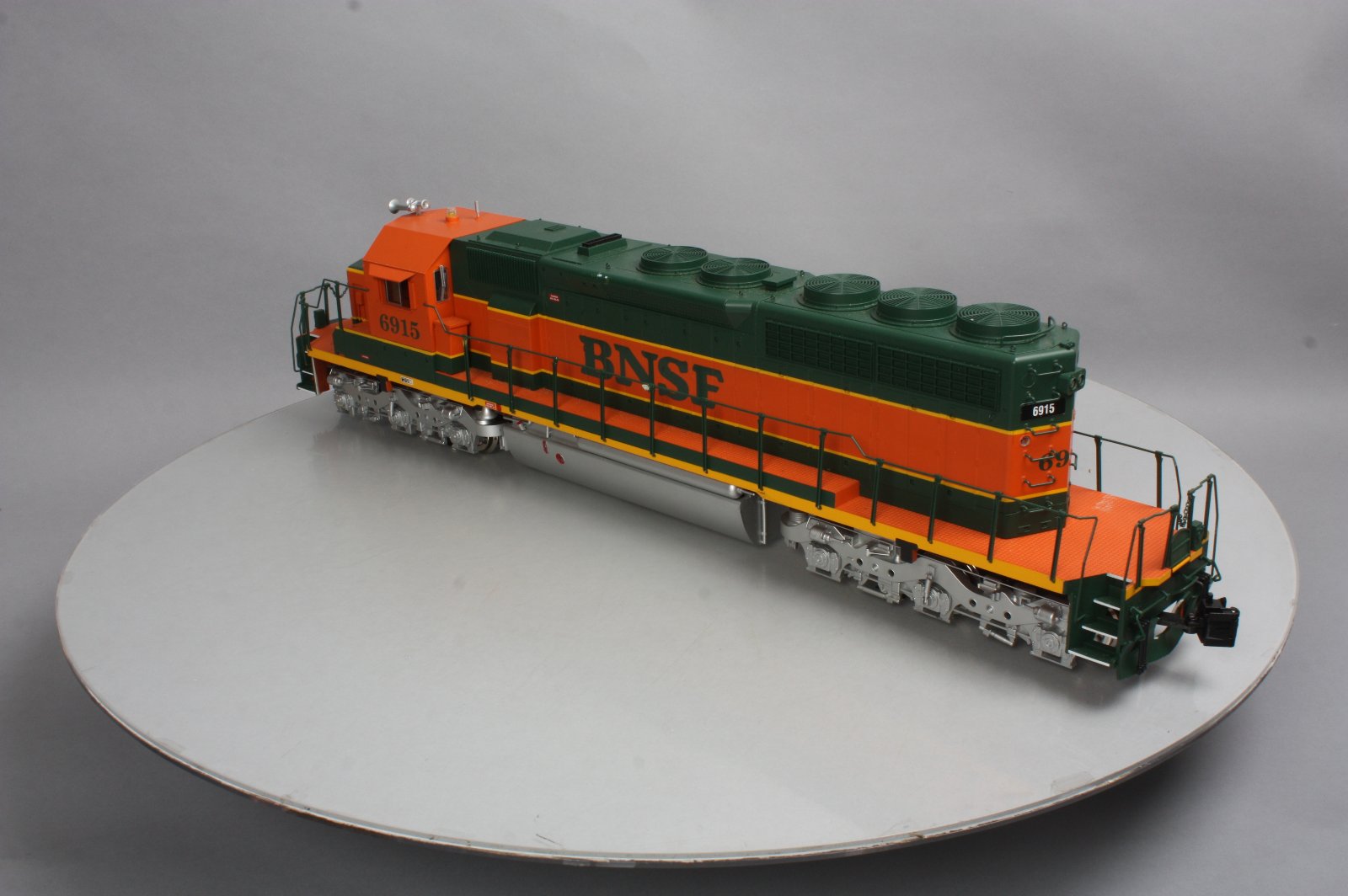 USA Trains 22306 G Burlington Northern Santa Fe SD40-2 Diesel Locomotive #6915
